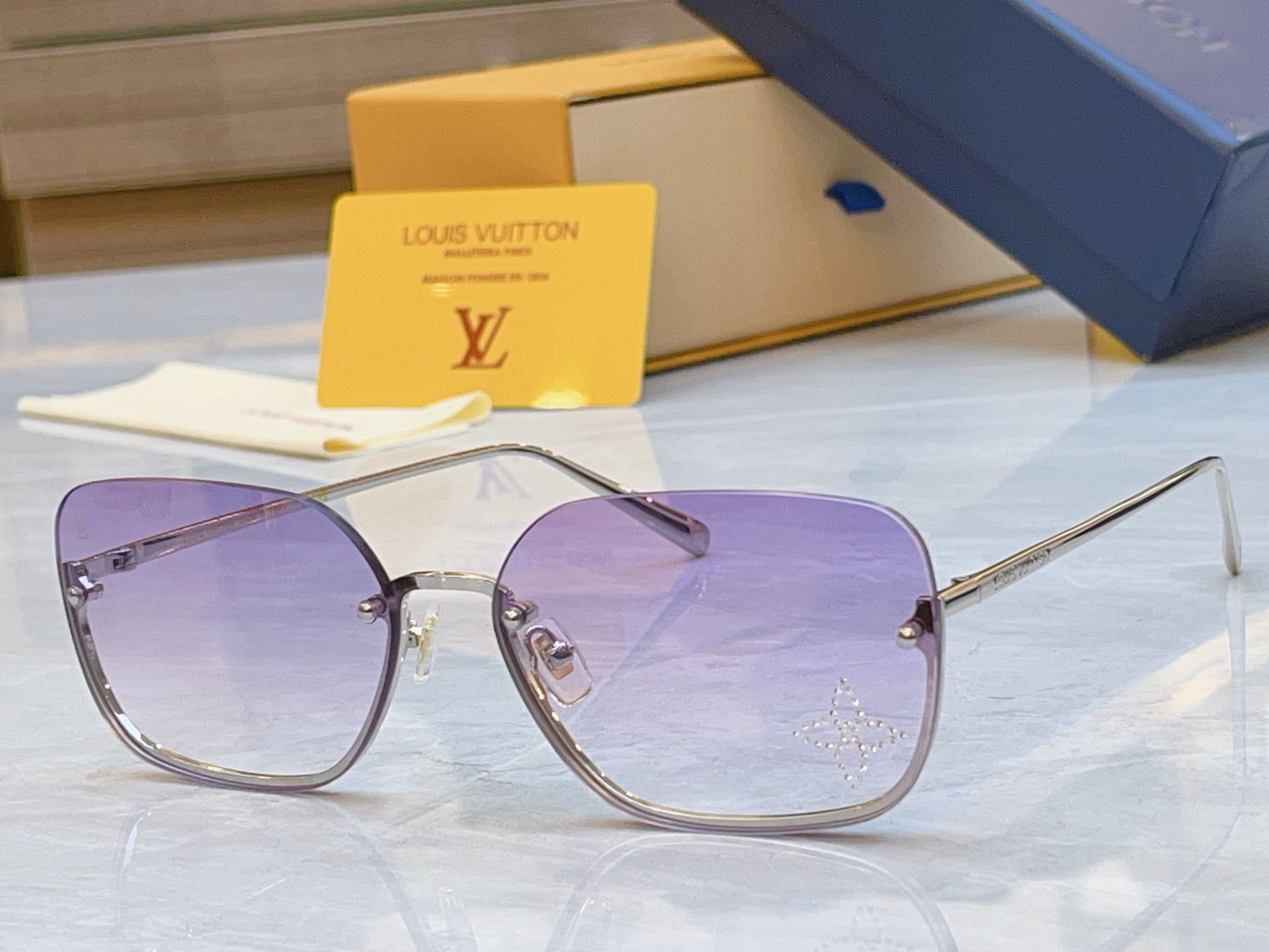 ，【LOUIS VUITTO*】路易*威登新款太阳镜，MODEL：Z2051U，SIZE：63口17-1