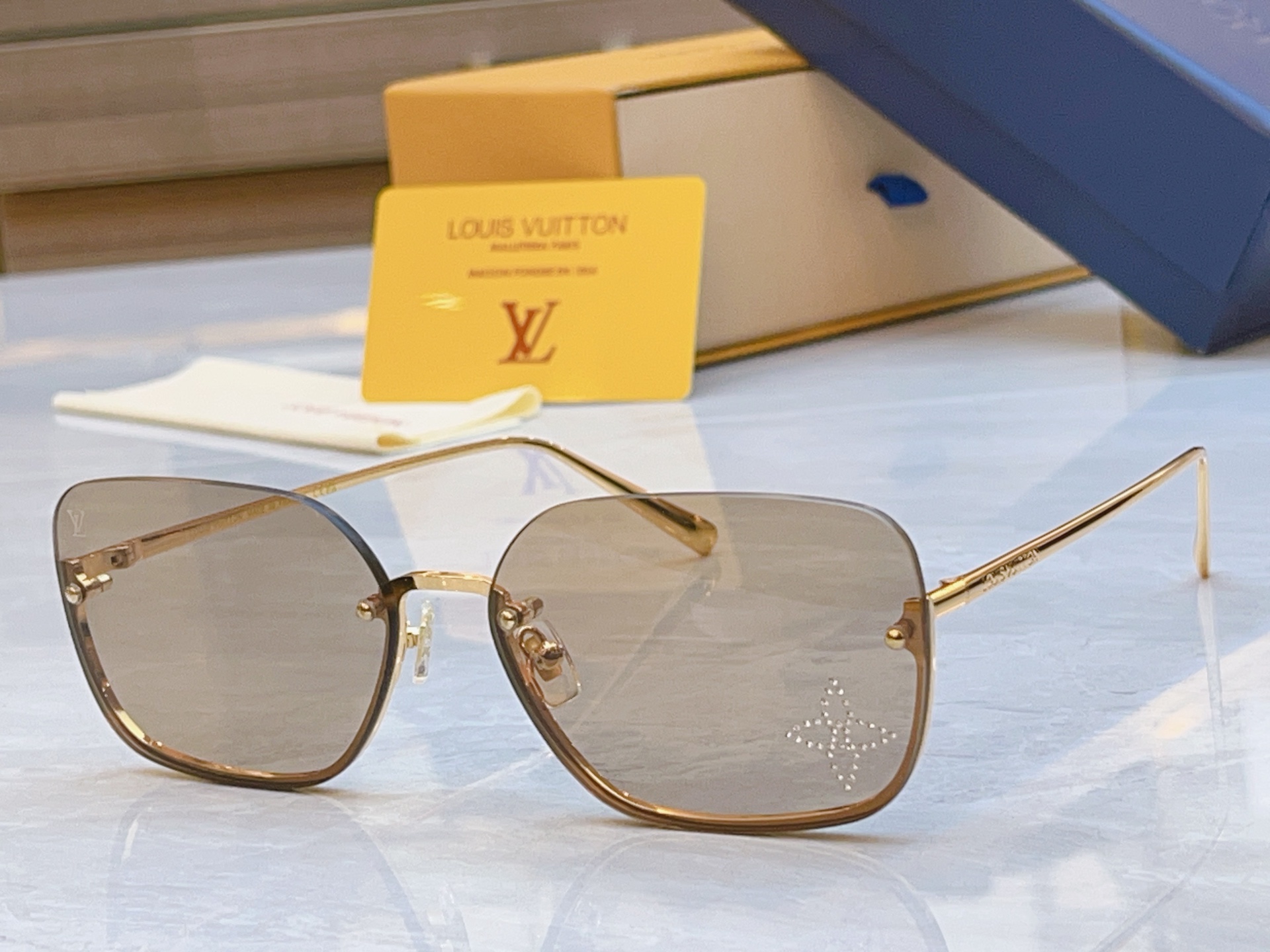 ，【LOUIS VUITTO*】路易*威登新款太阳镜，MODEL：Z2051U，SIZE：63口17-1