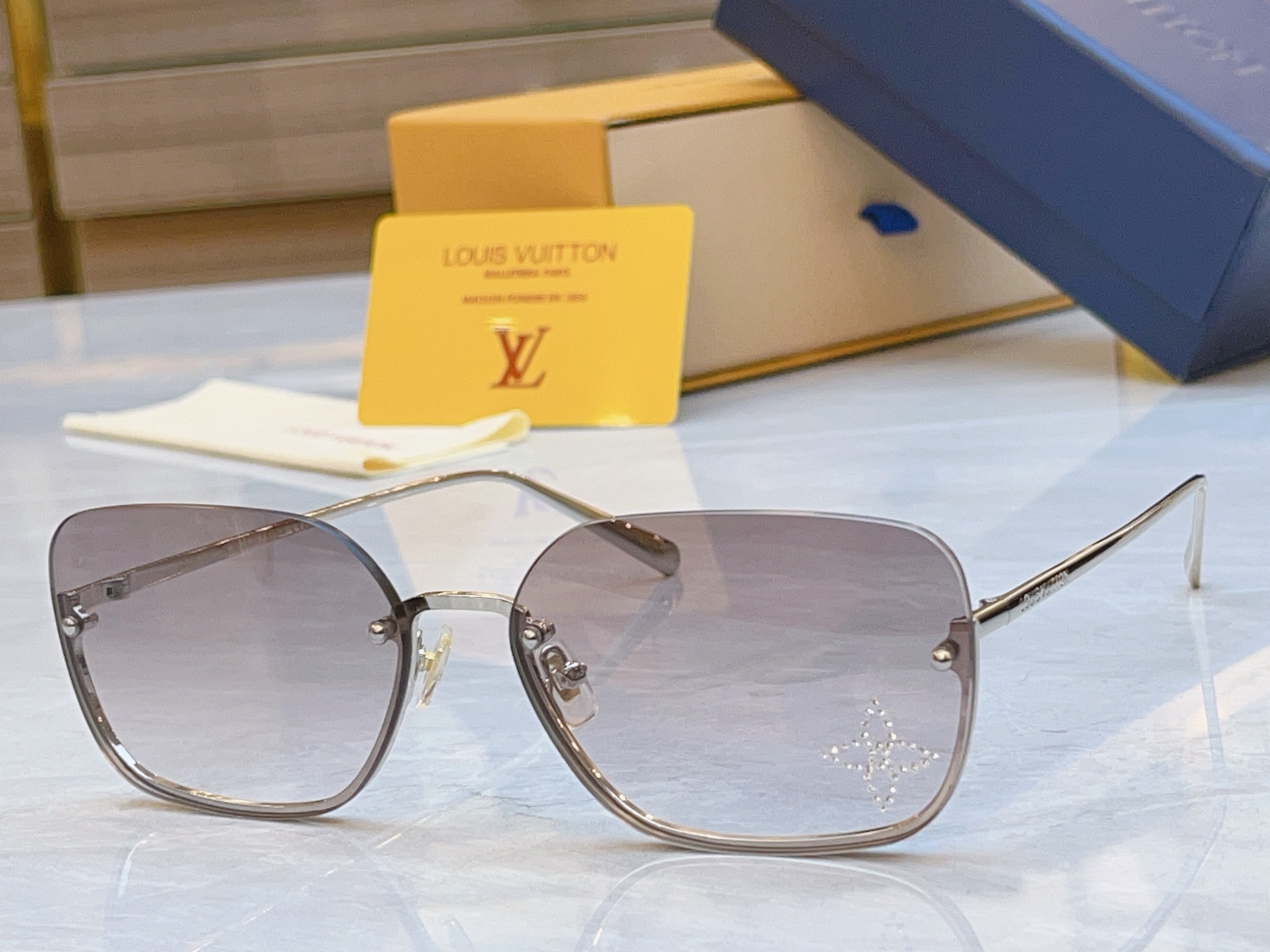 ，【LOUIS VUITTO*】路易*威登新款太阳镜，MODEL：Z2051U，SIZE：63口17-1