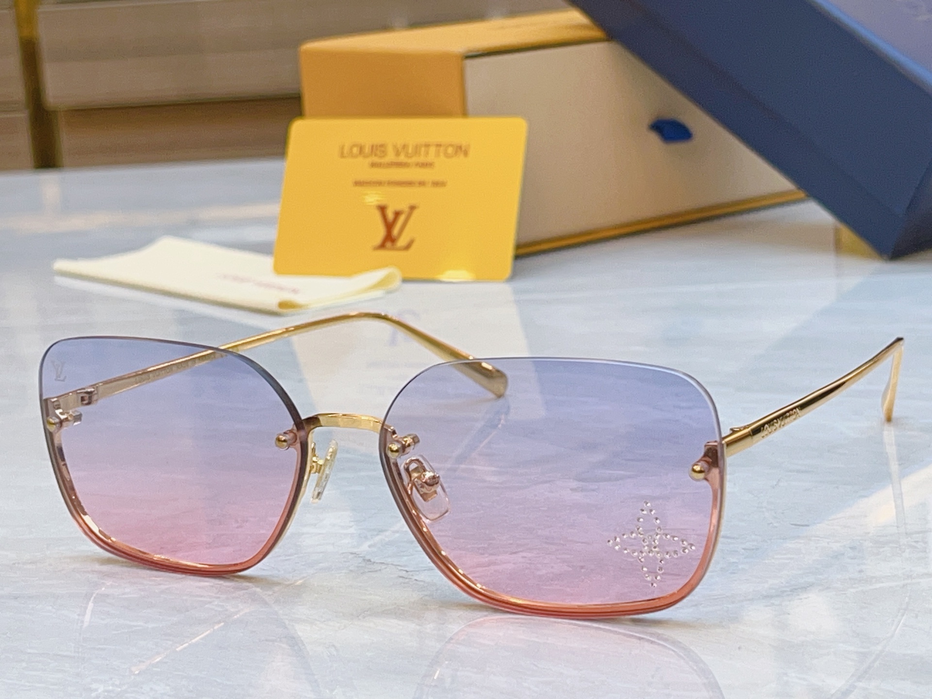 ，【LOUIS VUITTO*】路易*威登新款太阳镜，MODEL：Z2051U，SIZE：63口17-1