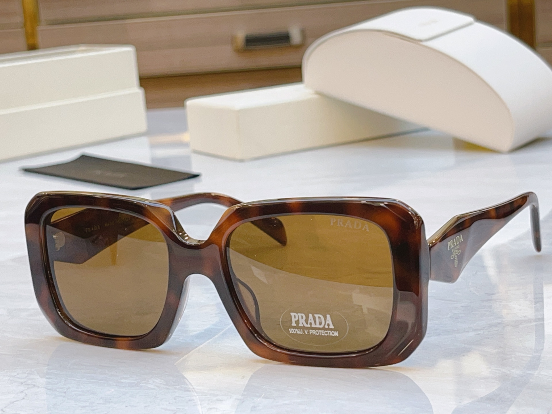 ，【PRAD*】普拉*达新款太阳镜🕶️，MODEL：PR 1755LS，SIZE：55口20-145