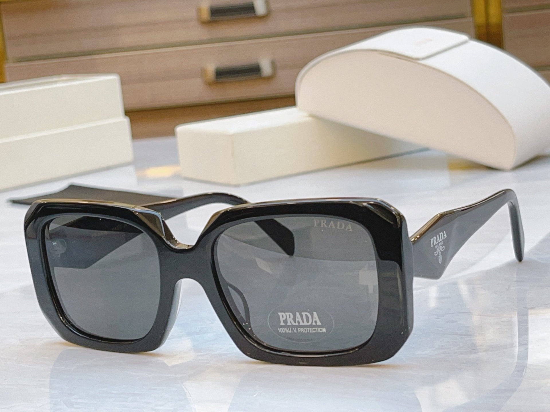 ，【PRAD*】普拉*达新款太阳镜🕶️，MODEL：PR 1755LS，SIZE：55口20-145