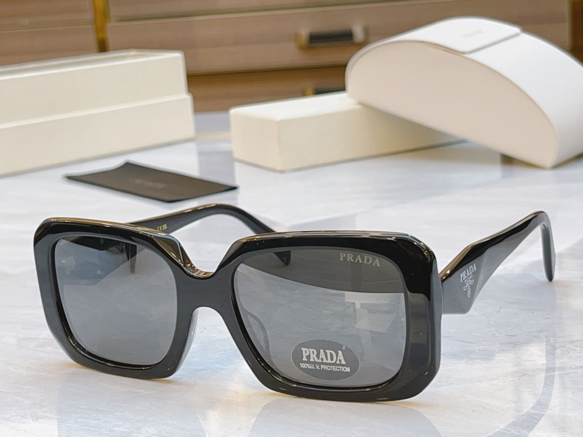 ，【PRAD*】普拉*达新款太阳镜🕶️，MODEL：PR 1755LS，SIZE：55口20-145