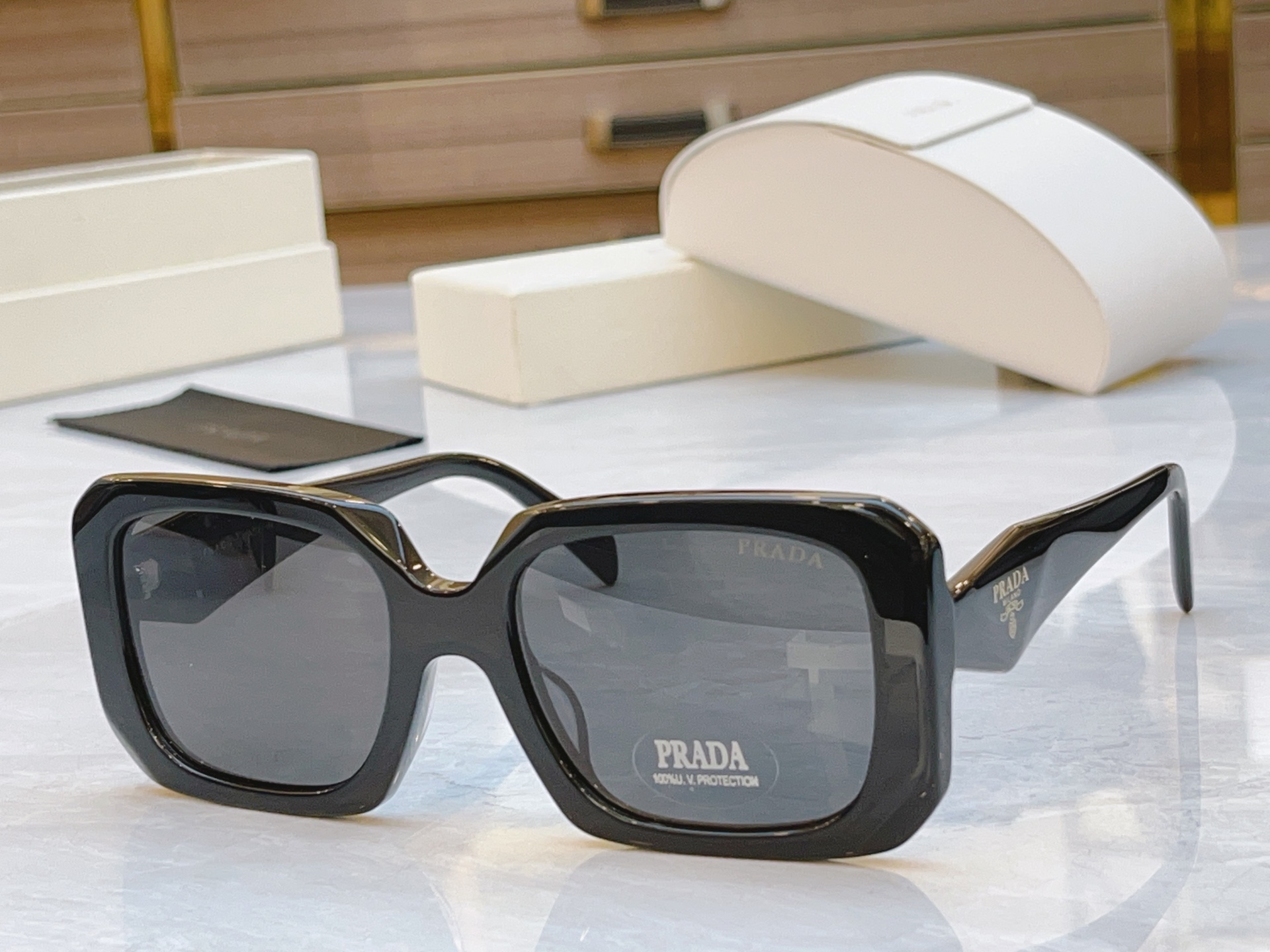 ，【PRAD*】普拉*达新款太阳镜🕶️，MODEL：PR 1755LS，SIZE：55口20-145