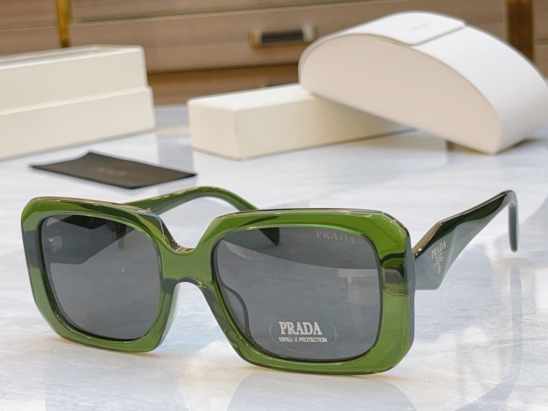 ，【PRAD*】普拉*达新款太阳镜🕶️，MODEL：PR 1755LS，SIZE：55口20-145