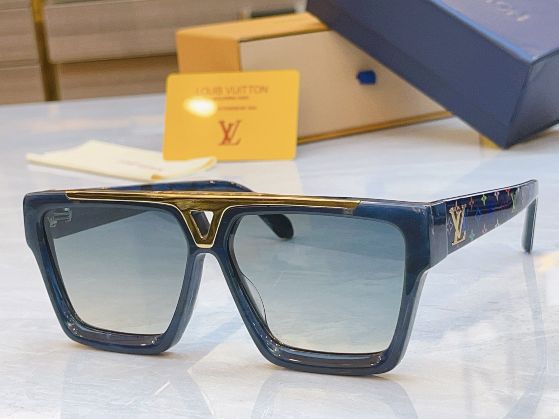 ，【LOUIS VUITTO*】路易*威登新款太阳镜，MODEL：Z1502E，SIZE：61口13-1