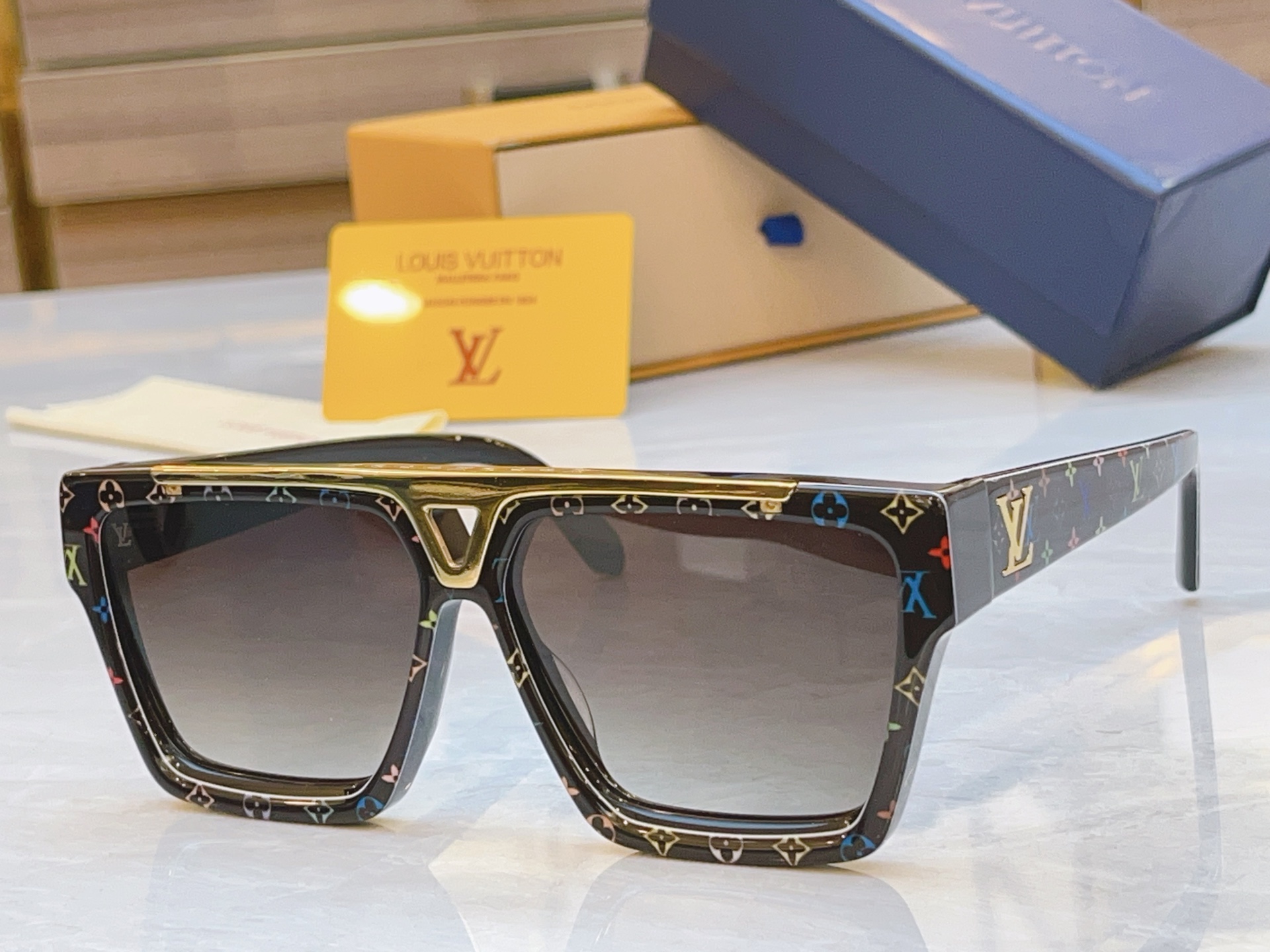 ，【LOUIS VUITTO*】路易*威登新款太阳镜，MODEL：Z1502E，SIZE：61口13-1