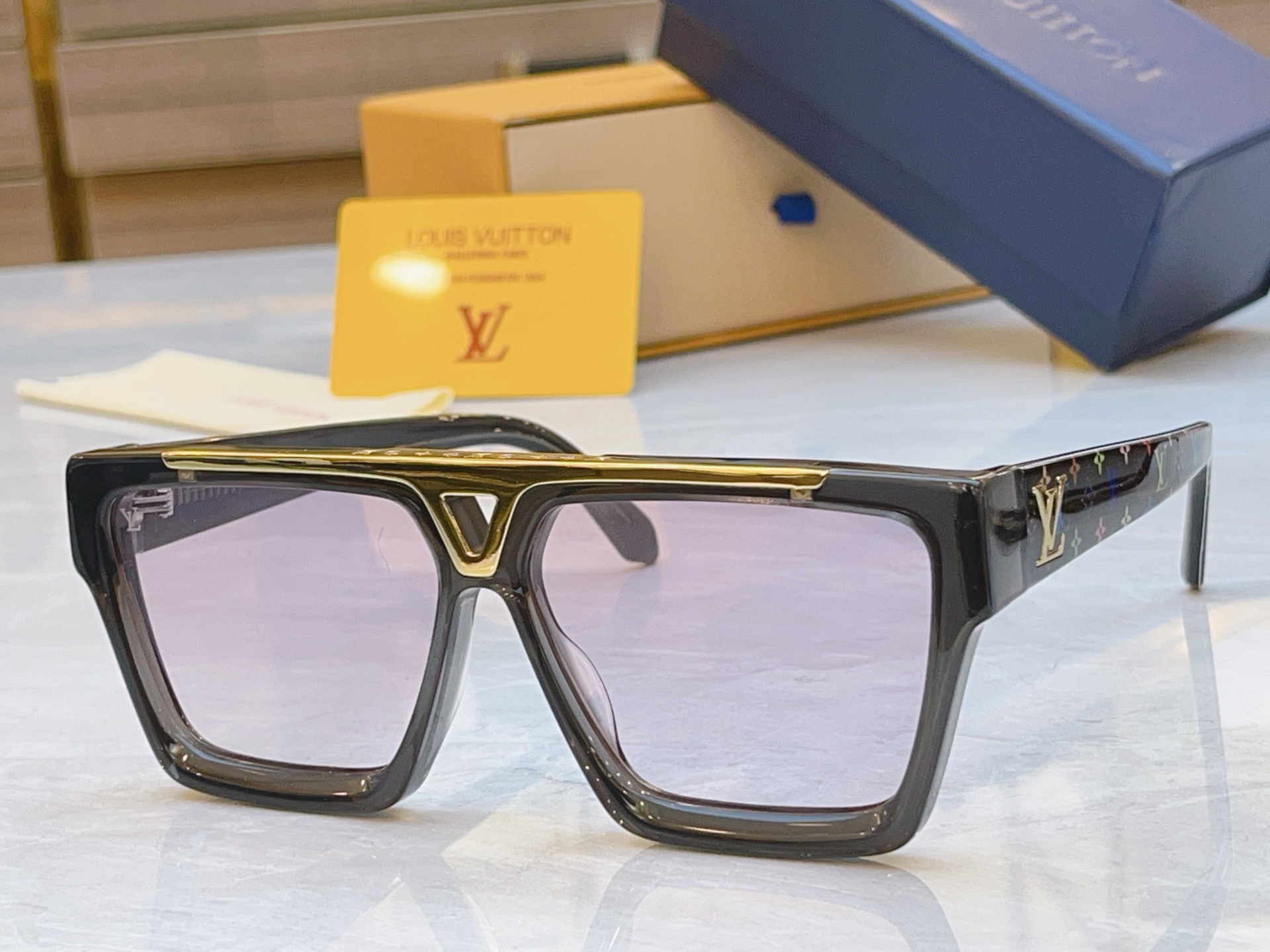 ，【LOUIS VUITTO*】路易*威登新款太阳镜，MODEL：Z1502E，SIZE：61口13-1