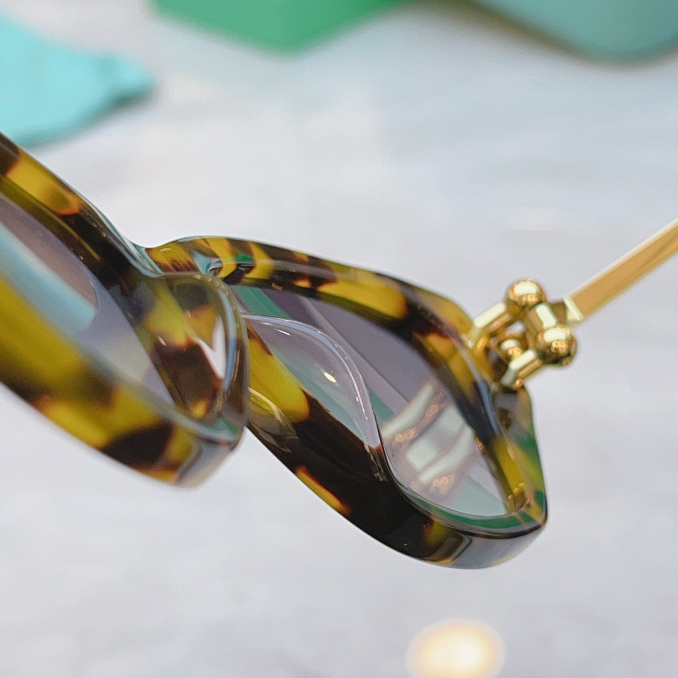 ，【Tiffany & Co.】蒂芙*尼新款太阳镜，Mod：TF4231U，Size：57口17-140