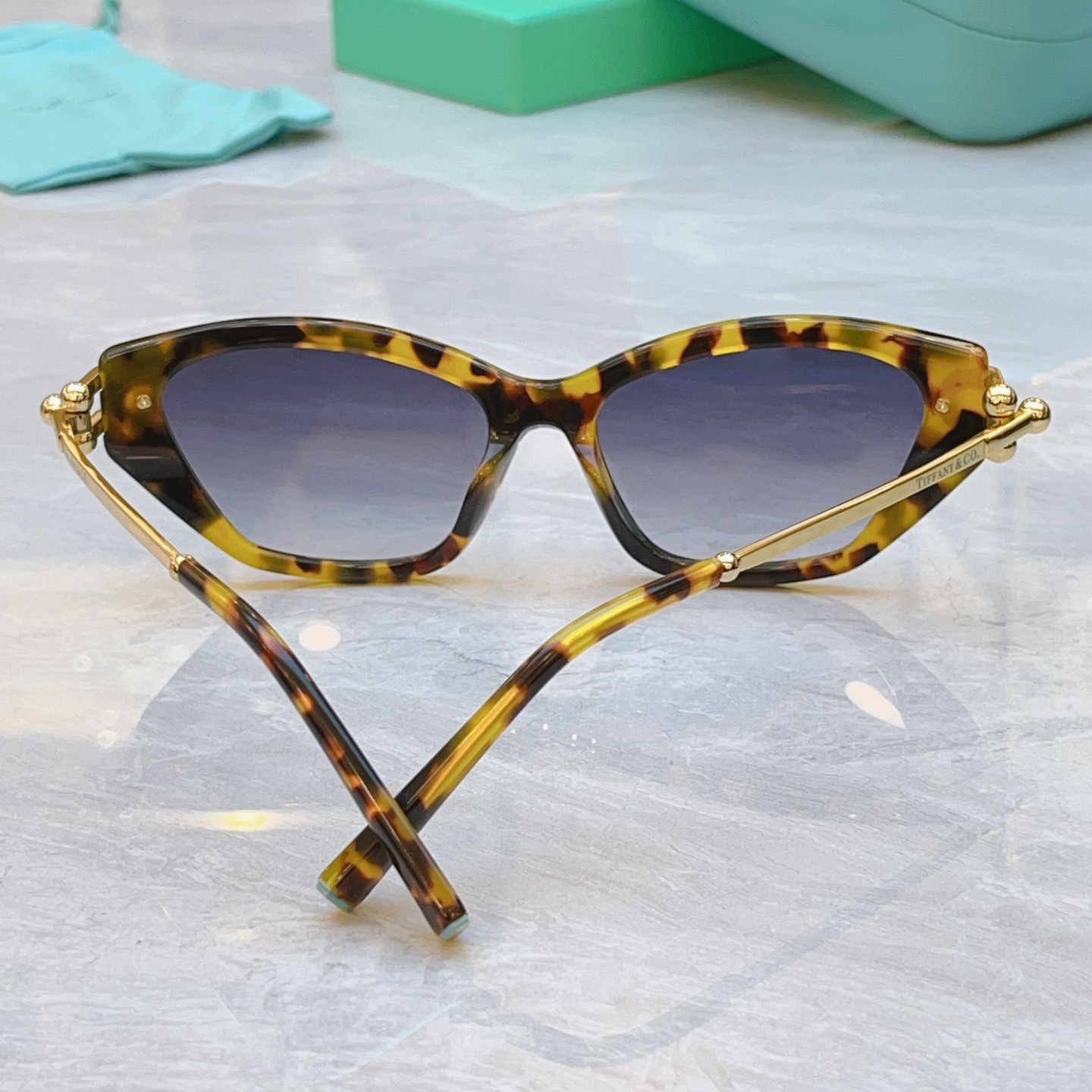 ，【Tiffany & Co.】蒂芙*尼新款太阳镜，Mod：TF4231U，Size：57口17-140