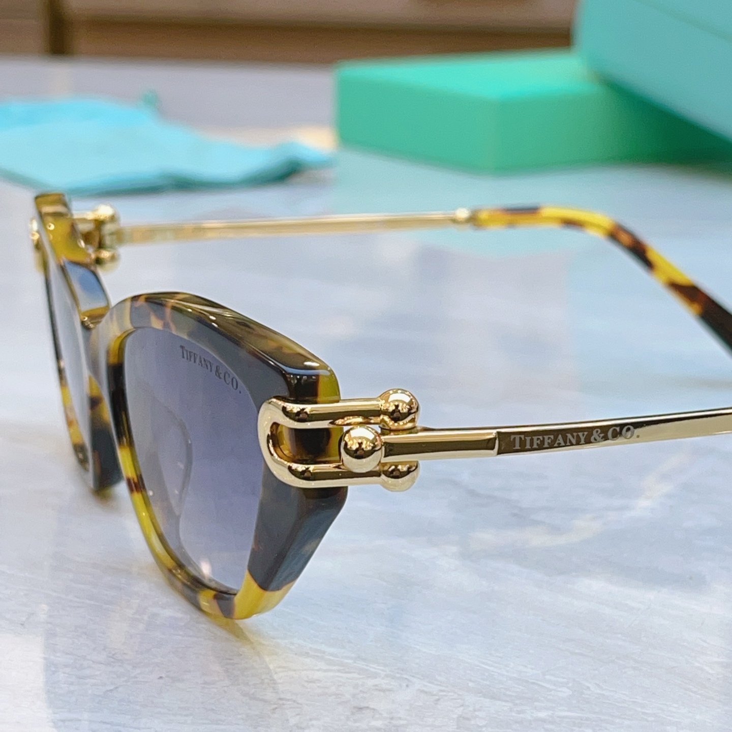 ，【Tiffany & Co.】蒂芙*尼新款太阳镜，Mod：TF4231U，Size：57口17-140
