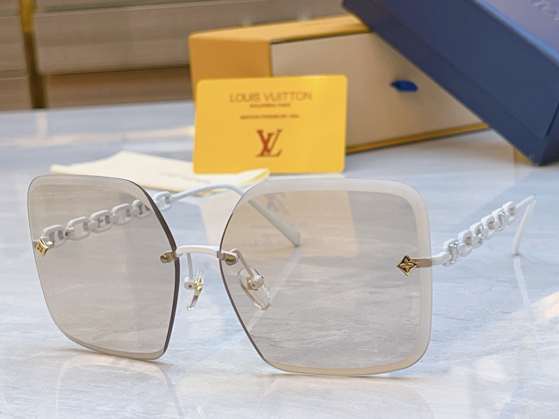 ，【LOUIS VUITTO*】路易*威登新款太阳镜，MODEL：Z1860U，SIZE：61口14-1