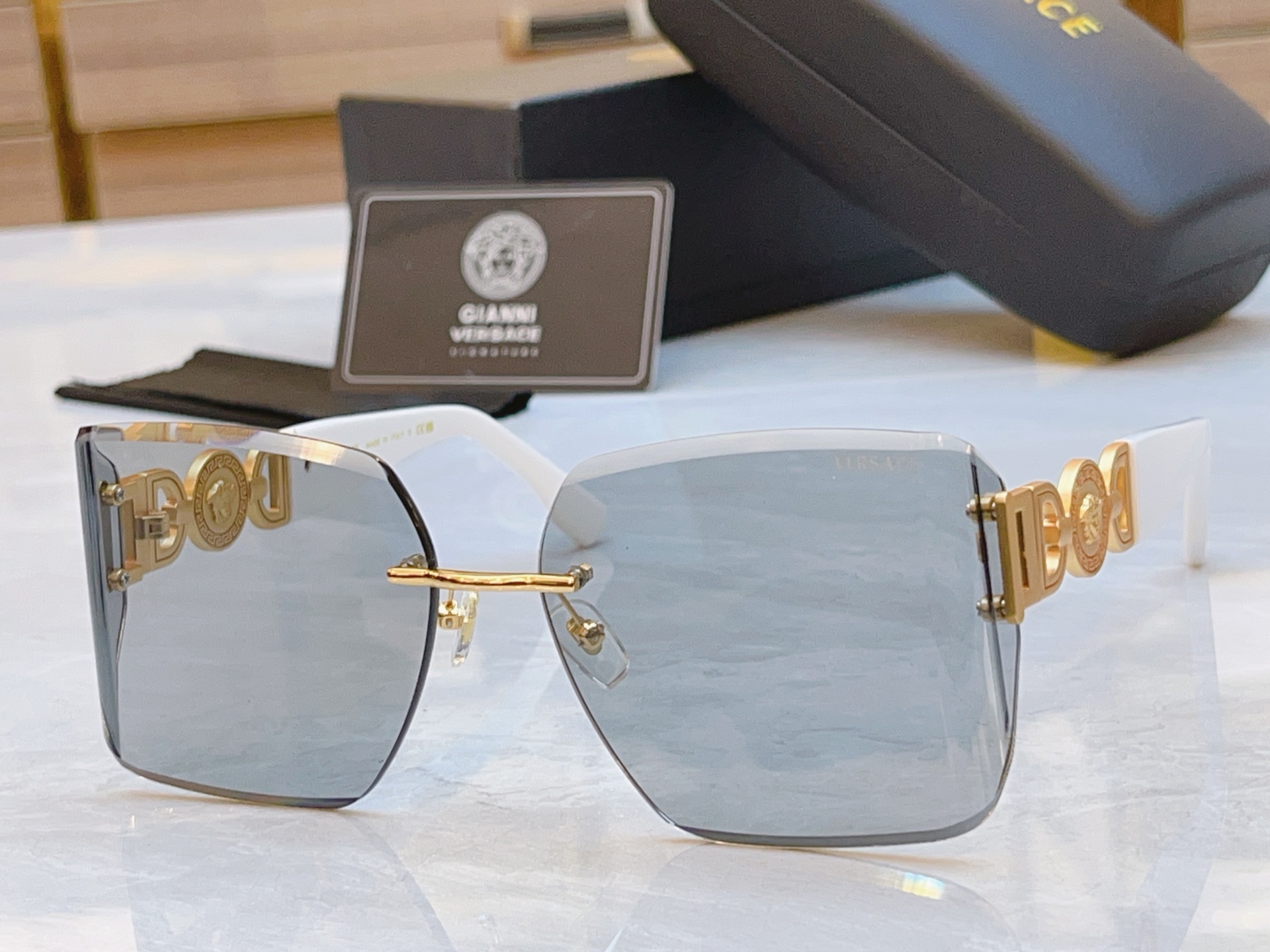 ，【VERSAC*】范思*哲新款太阳镜，
MODEL：VE6777，SIZE：62口16-135