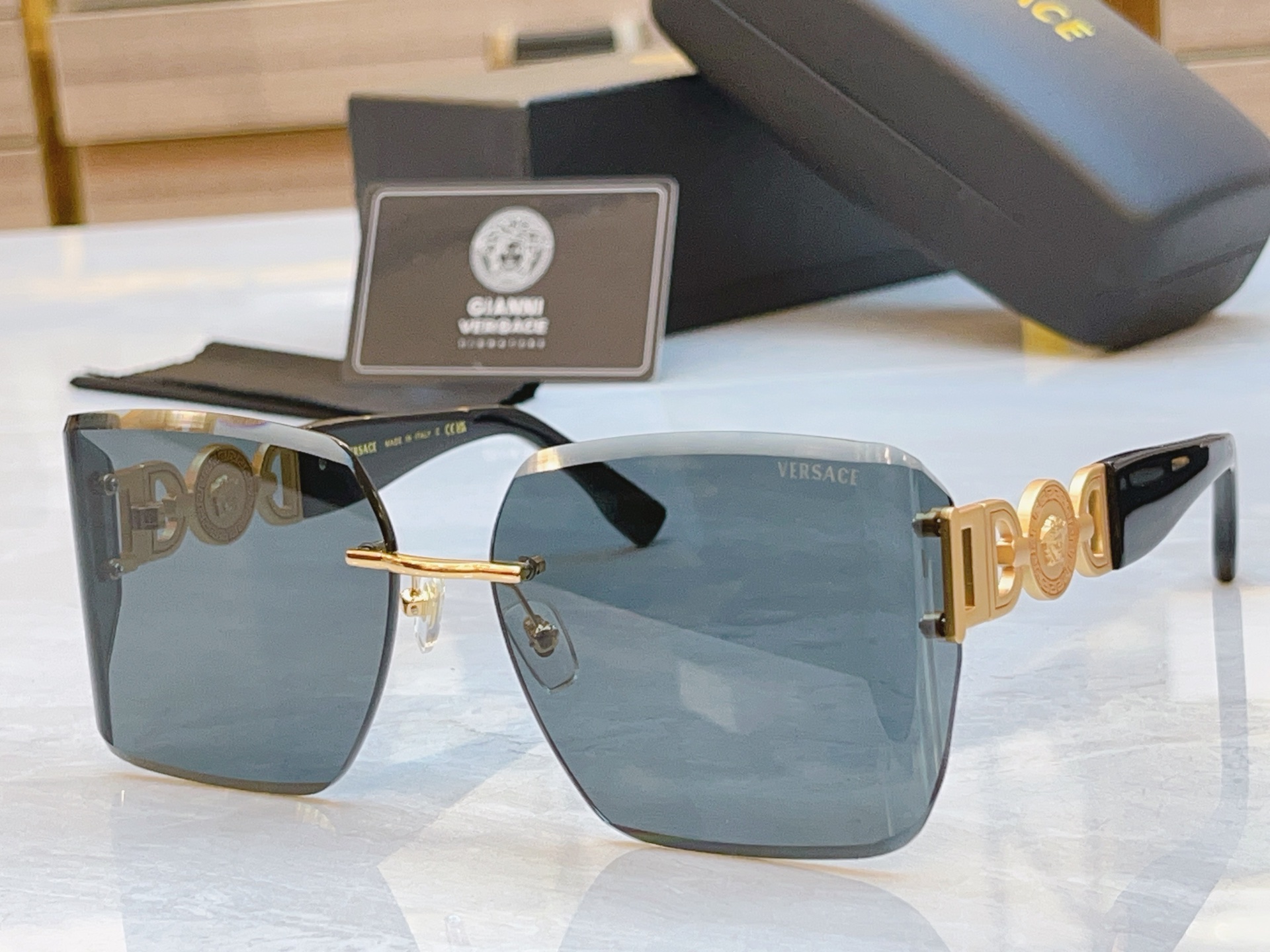 ，【VERSAC*】范思*哲新款太阳镜，
MODEL：VE6777，SIZE：62口16-135