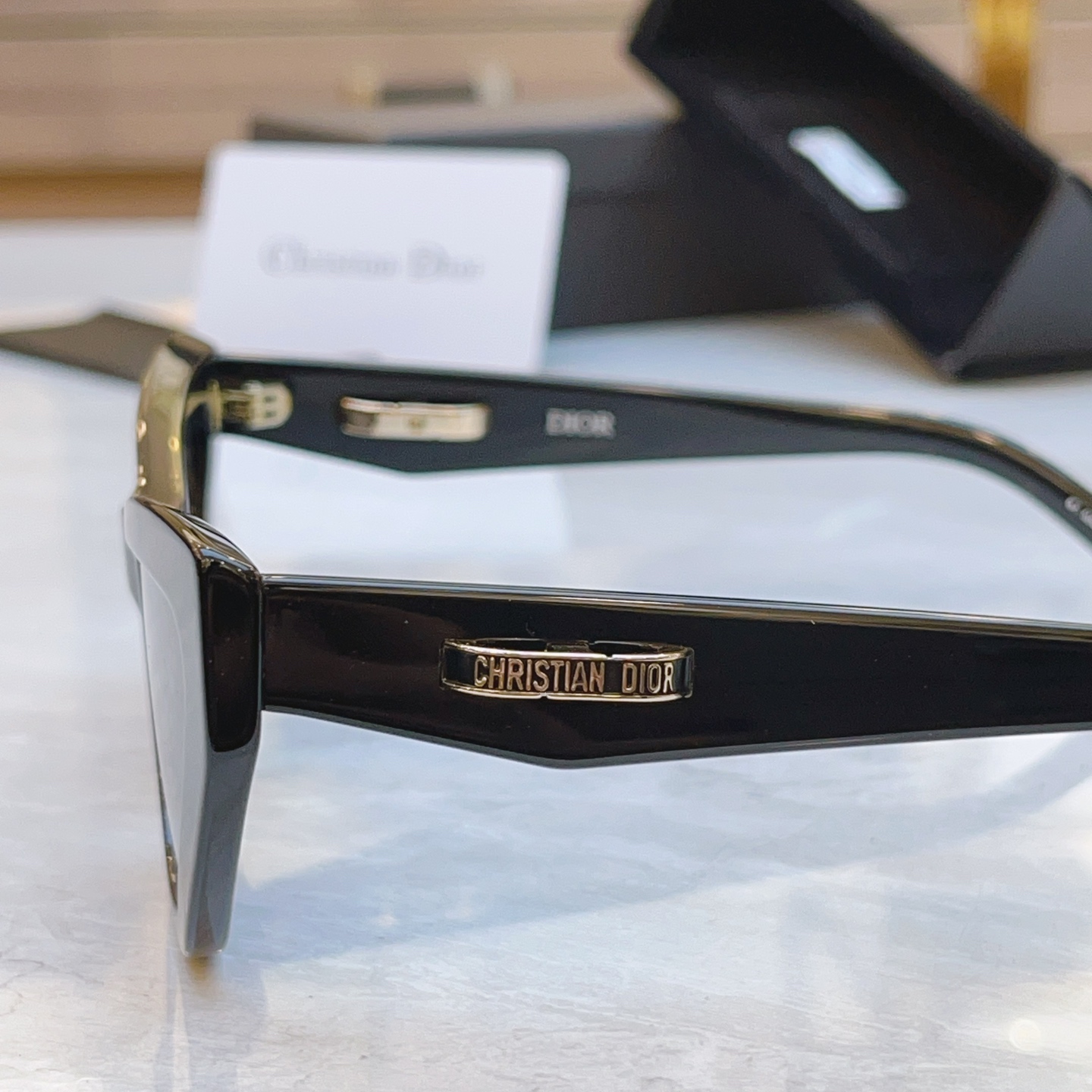 ，【DIO* 】迪*奥新款太阳镜，
MODEL：CDior B6I，SIZE：56口16-145