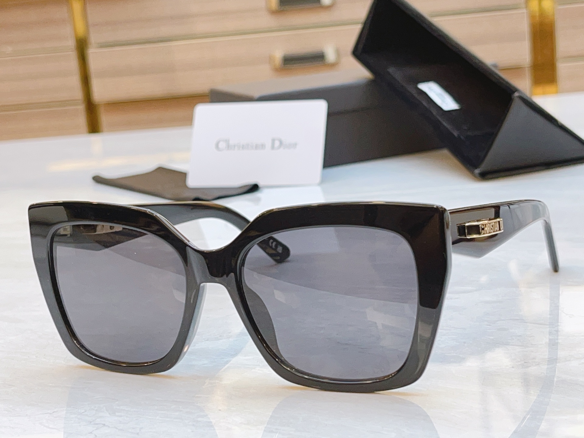 ，【DIO* 】迪*奥新款太阳镜，
MODEL：CDior S5I，SIZE：55口18-145