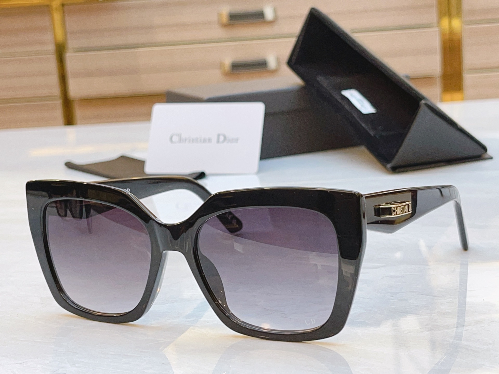 ，【DIO* 】迪*奥新款太阳镜，
MODEL：CDior S5I，SIZE：55口18-145