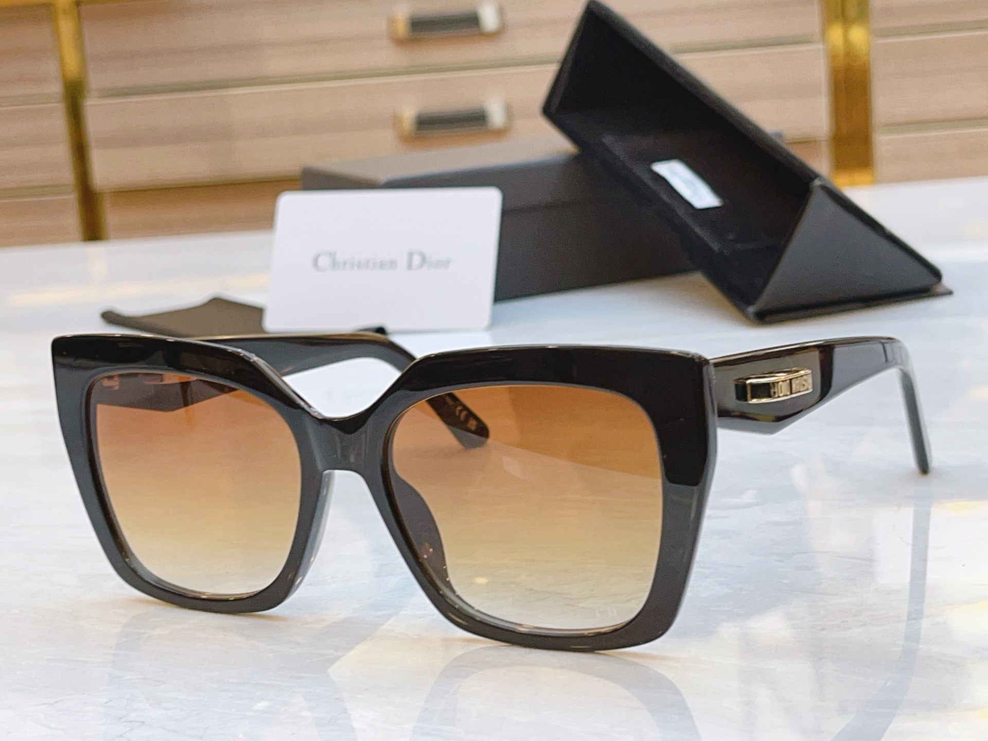 ，【DIO* 】迪*奥新款太阳镜，
MODEL：CDior S5I，SIZE：55口18-145