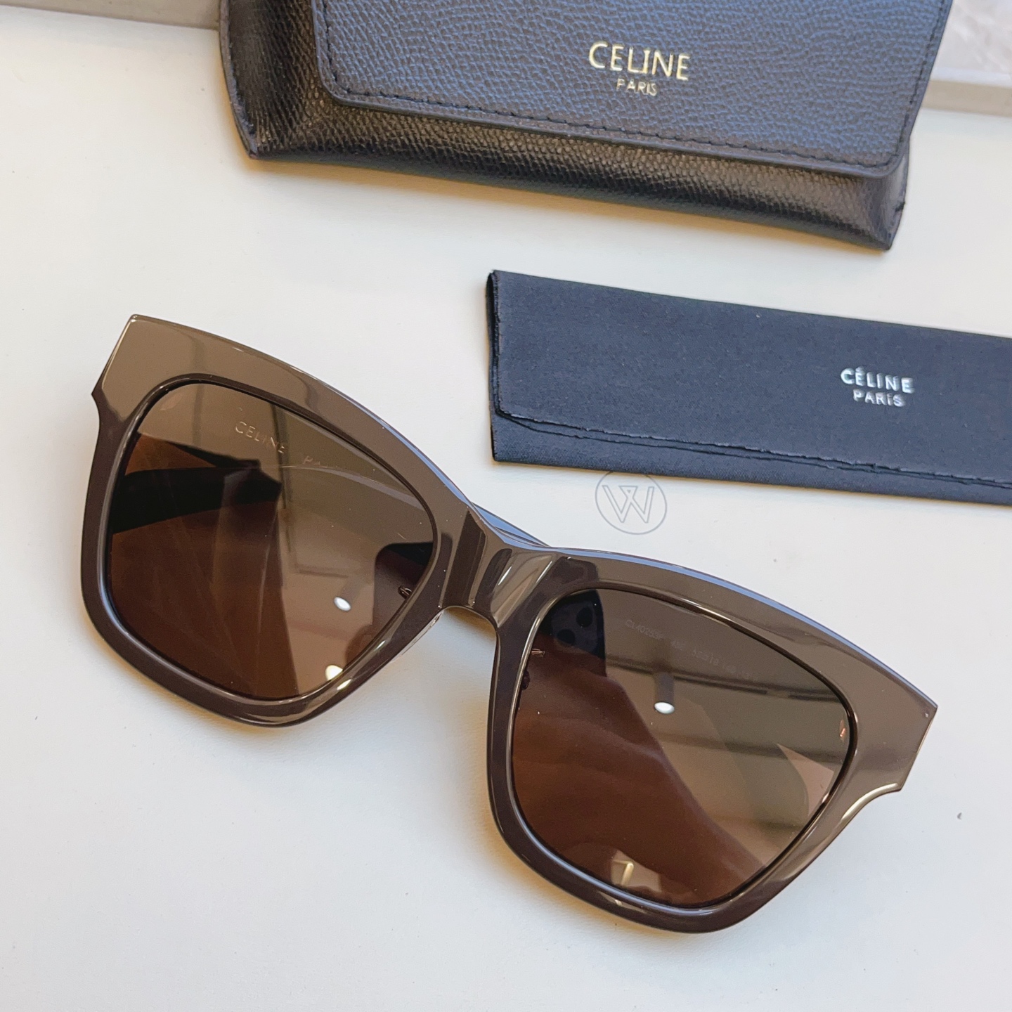 ，【CELIN*】赛*琳新款太阳镜， MODELCL40253F ，带鼻托款✨，SIZE 55口18-1