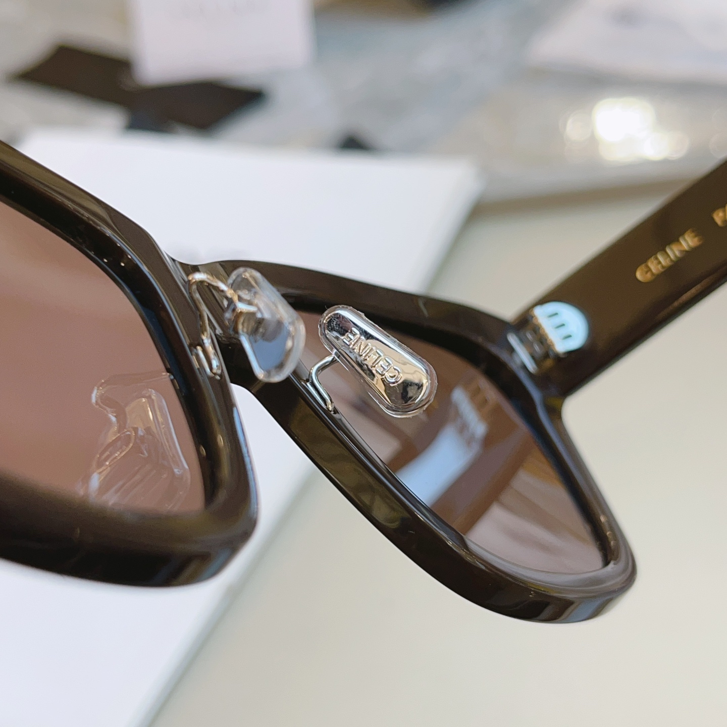 ，【CELIN*】赛*琳新款太阳镜， MODELCL40253F ，带鼻托款✨，SIZE 55口18-1