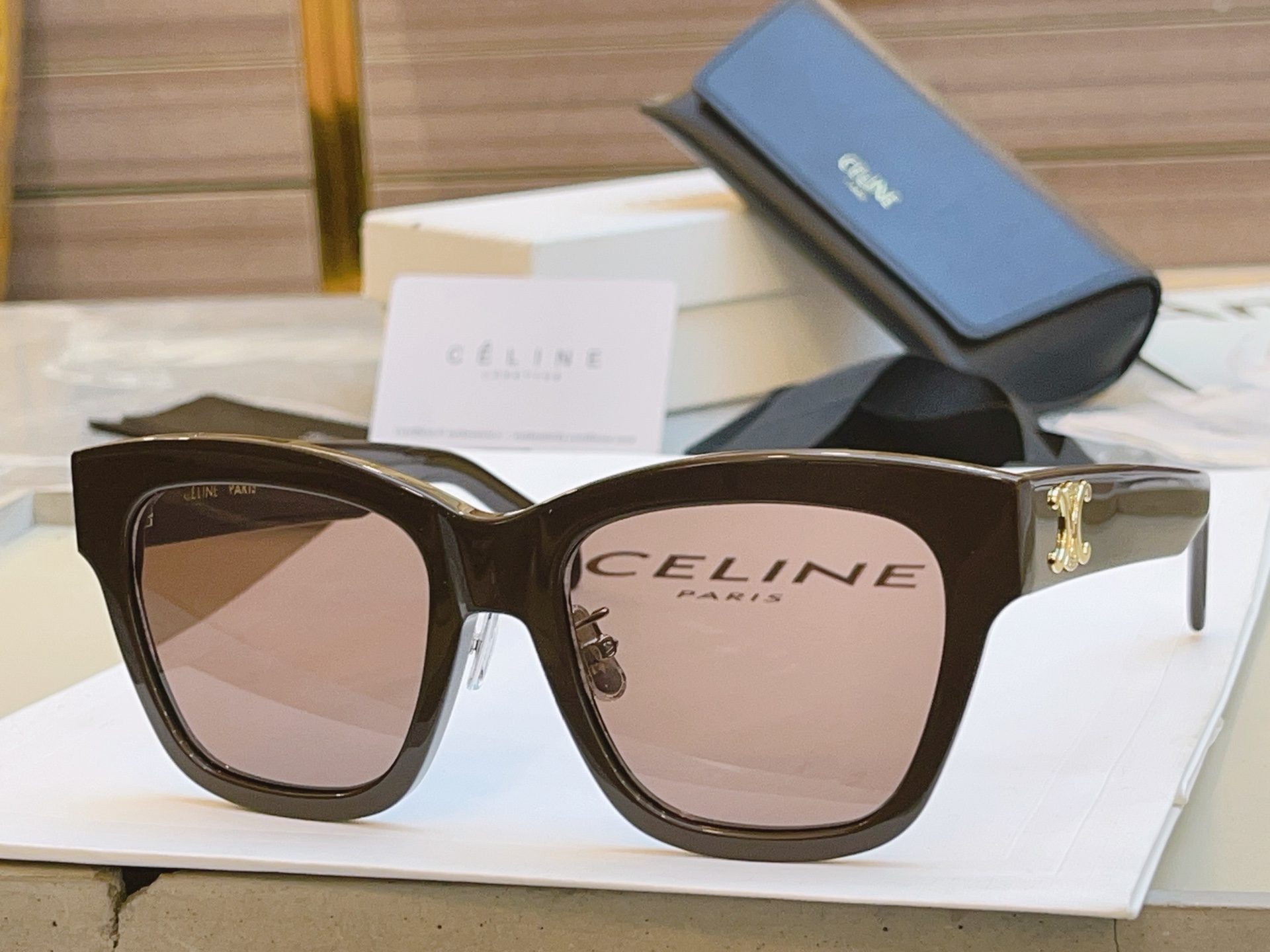 ，【CELIN*】赛*琳新款太阳镜， MODELCL40253F ，带鼻托款✨，SIZE 55口18-1