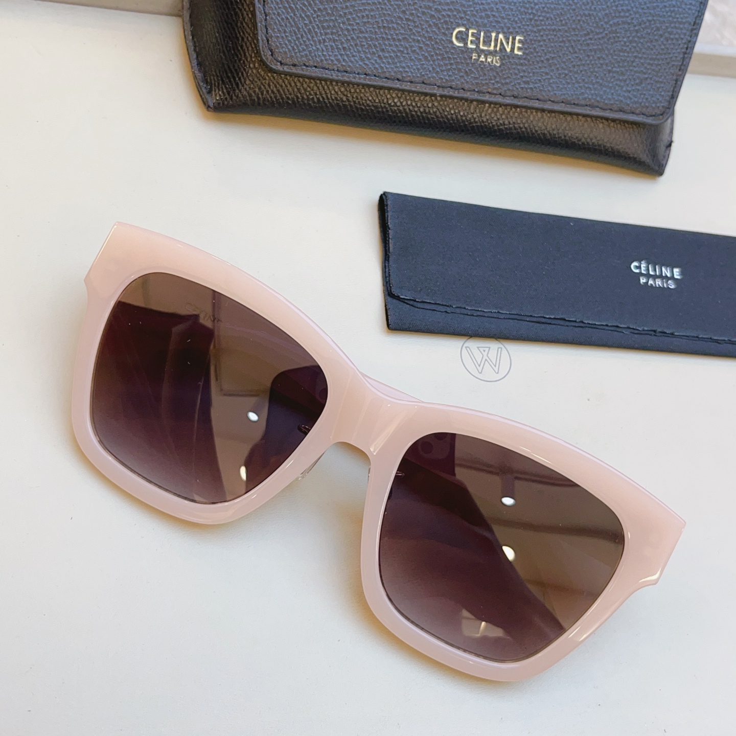 ，【CELIN*】赛*琳新款太阳镜， MODELCL40253F ，带鼻托款✨，SIZE 55口18-1