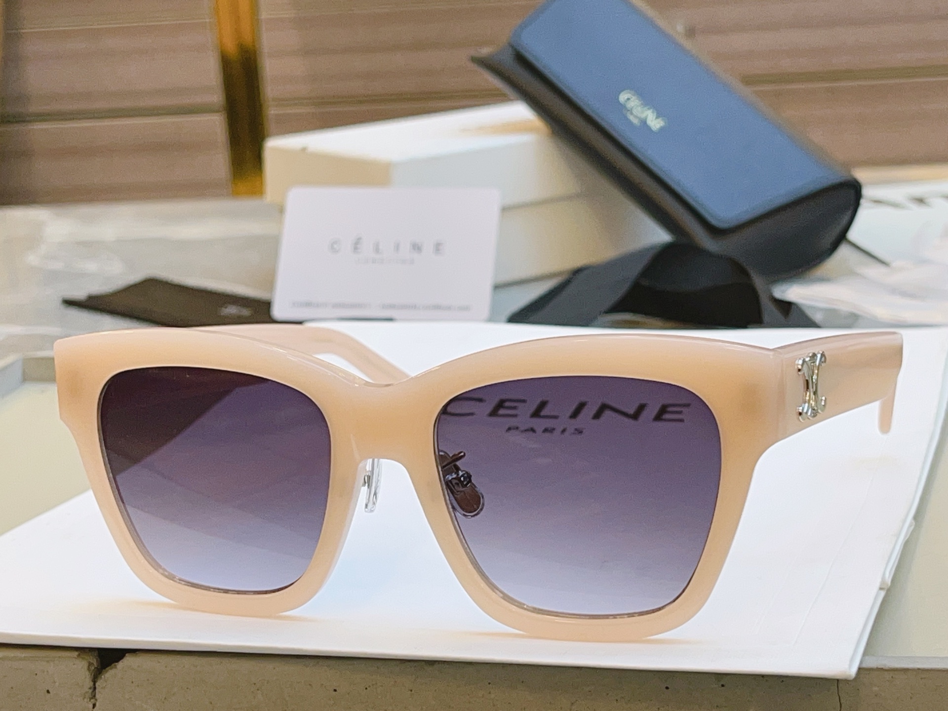 ，【CELIN*】赛*琳新款太阳镜， MODELCL40253F ，带鼻托款✨，SIZE 55口18-1