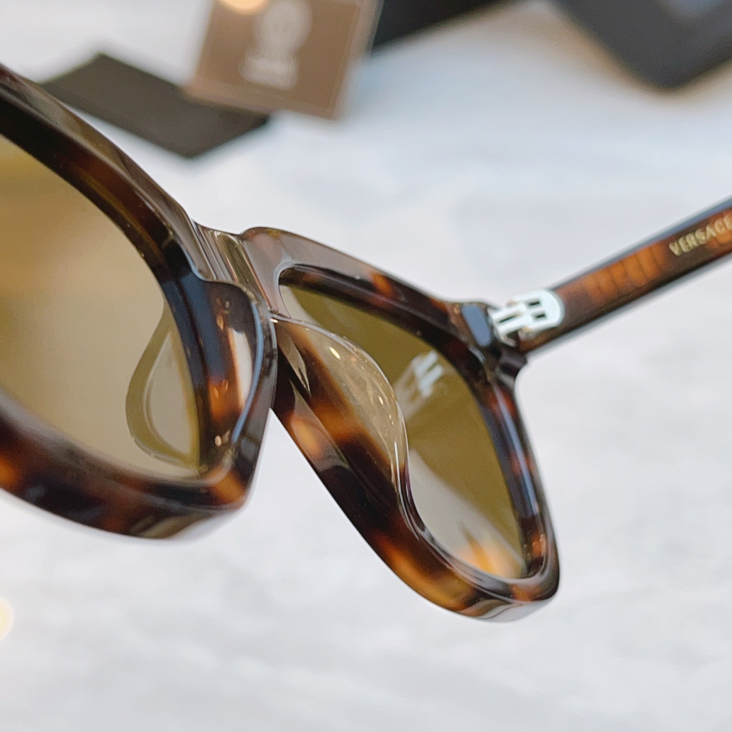 ，【VERSAC*】范思*哲新款太阳镜，
MODEL：VE3352U，SIZE：54口17-145