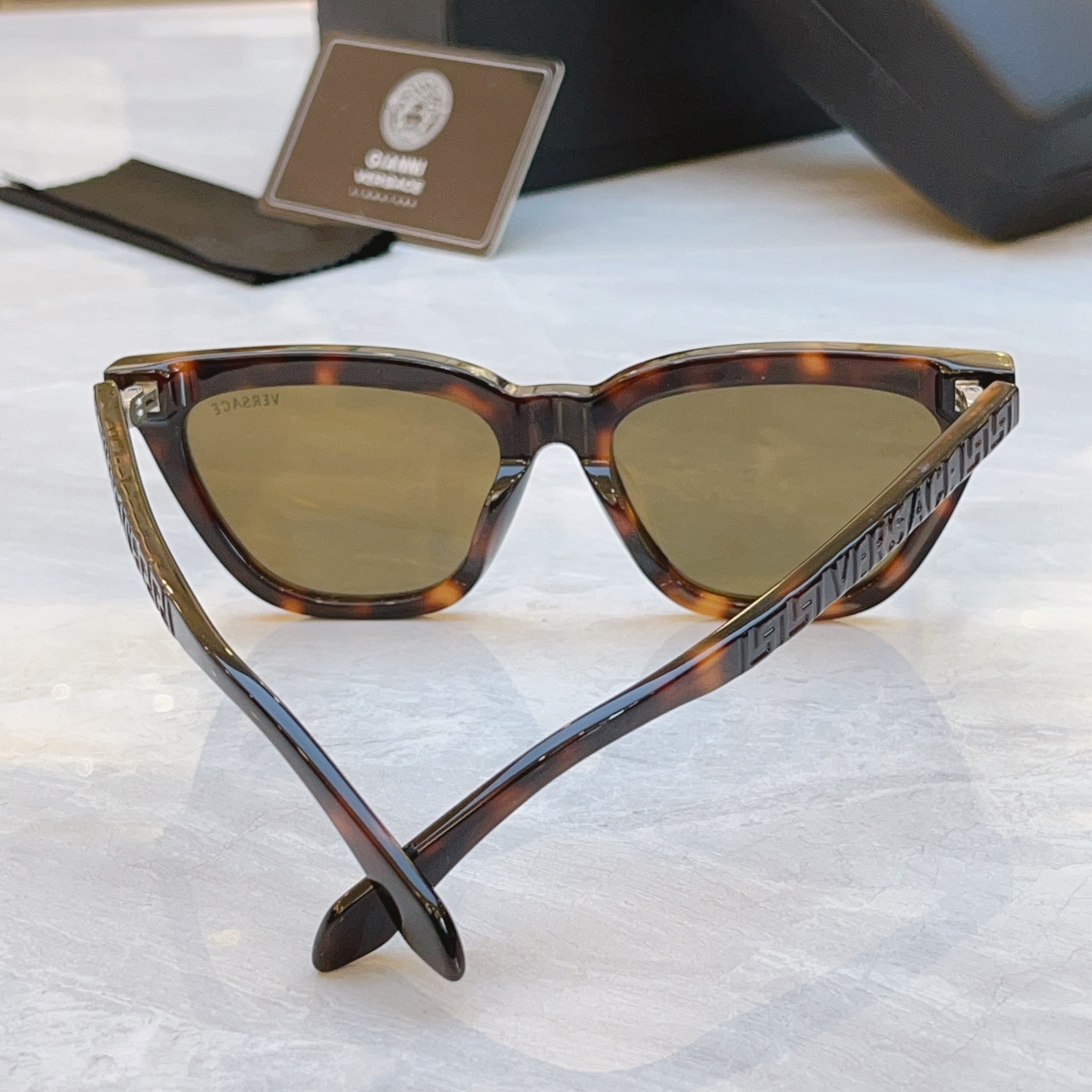 ，【VERSAC*】范思*哲新款太阳镜，
MODEL：VE3352U，SIZE：54口17-145