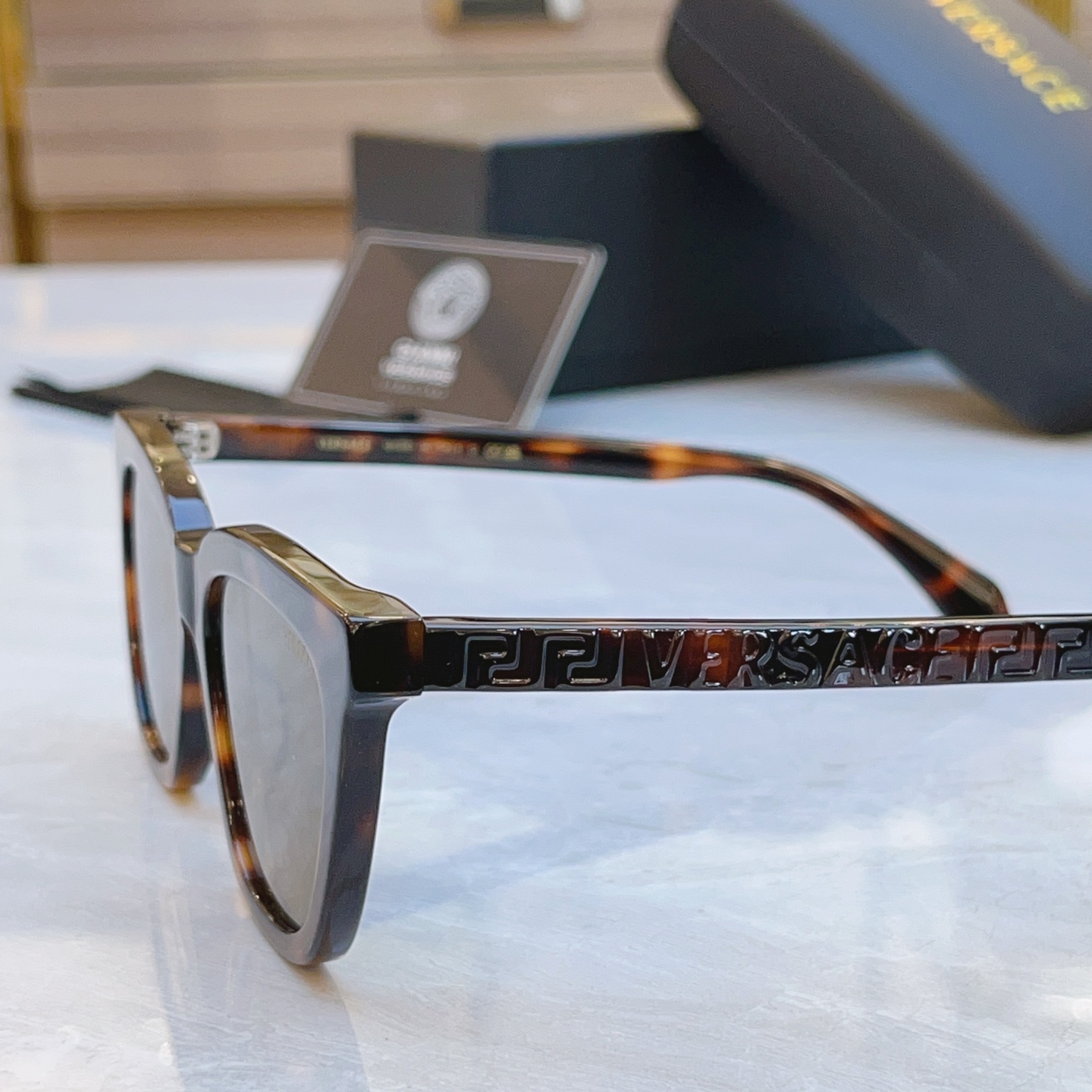 ，【VERSAC*】范思*哲新款太阳镜，
MODEL：VE3352U，SIZE：54口17-145