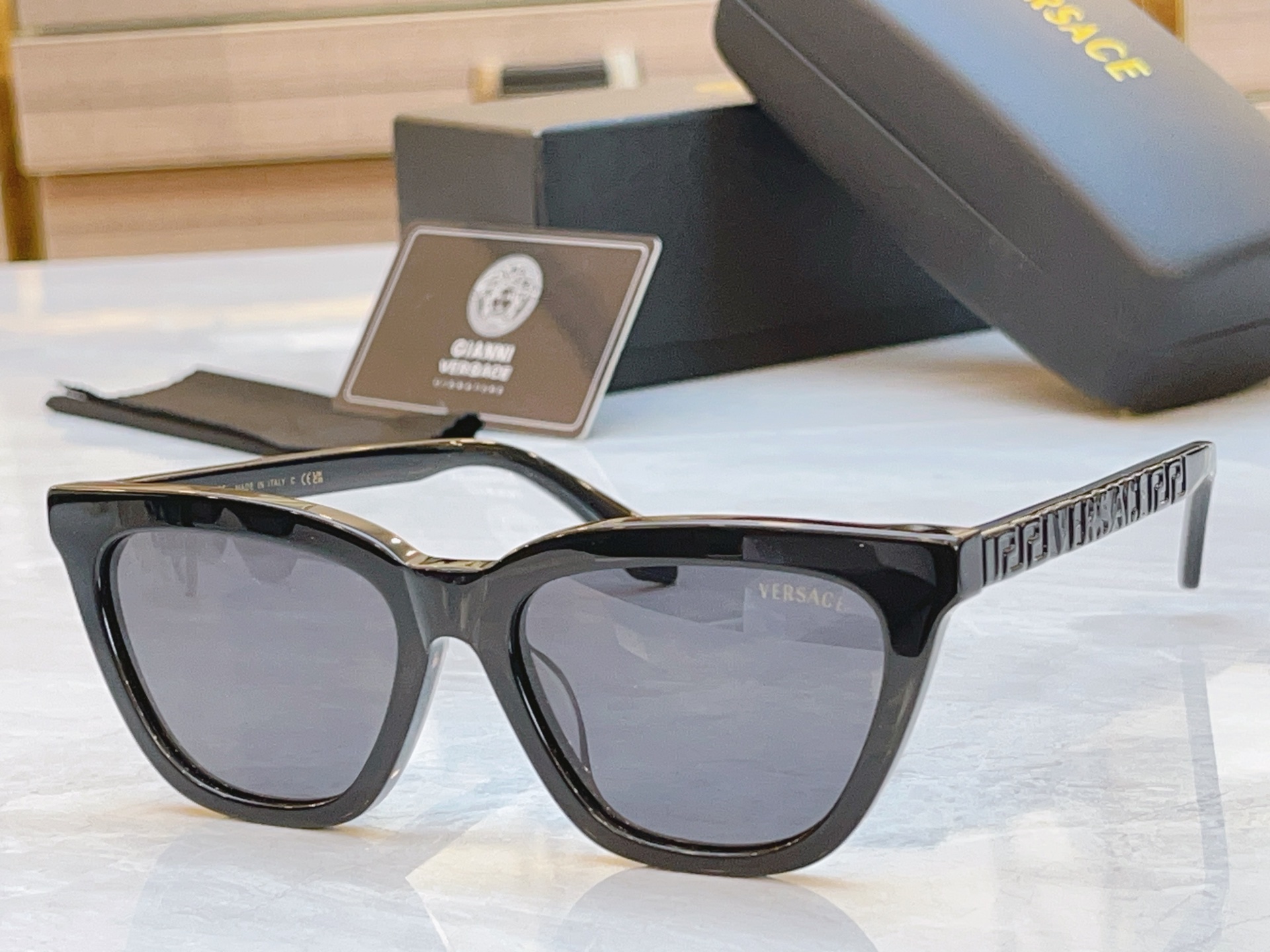 ，【VERSAC*】范思*哲新款太阳镜，
MODEL：VE3352U，SIZE：54口17-145