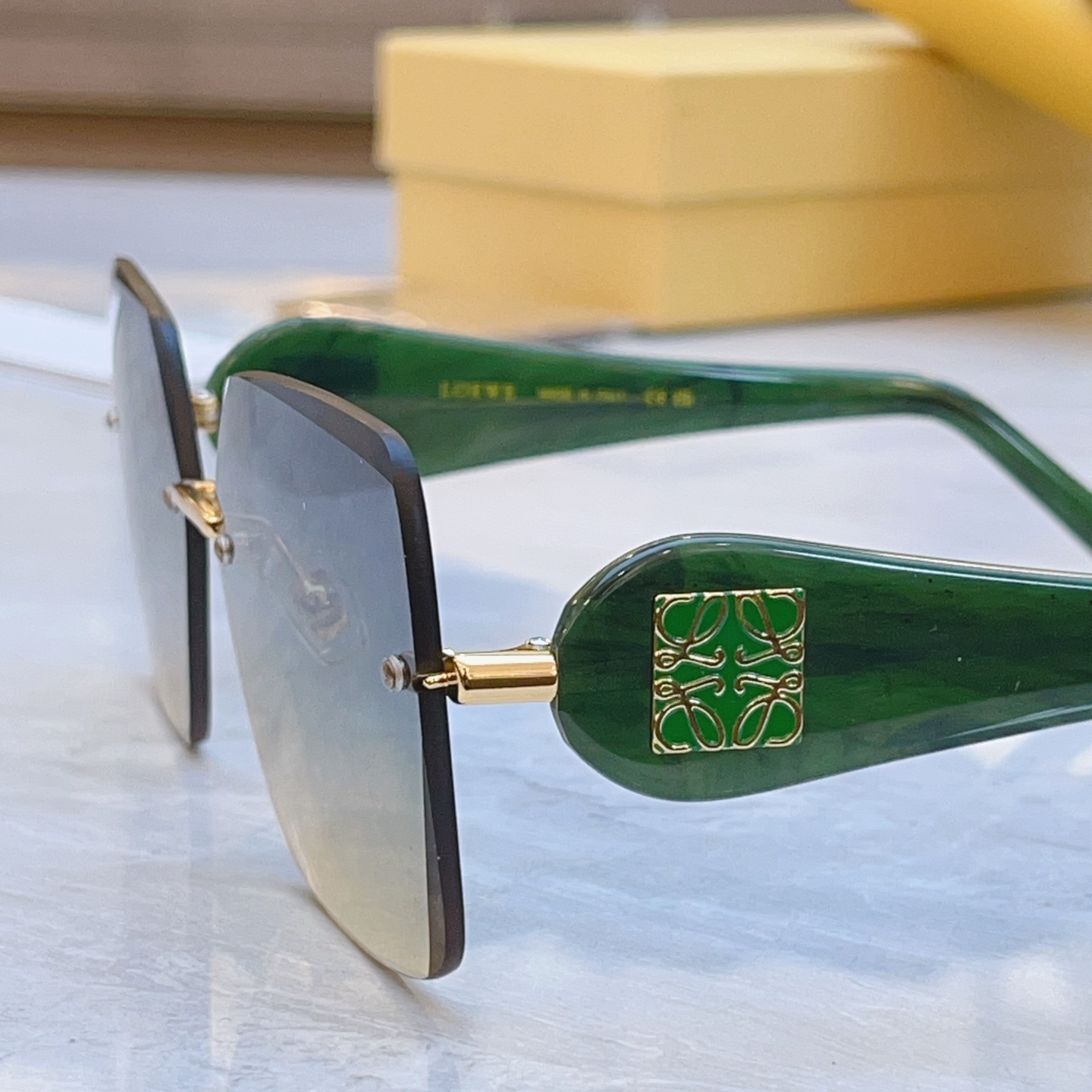 ，【LOEW*】罗意*威新款太阳镜，
MODEL：LW5131S，SIZE：62口16-145