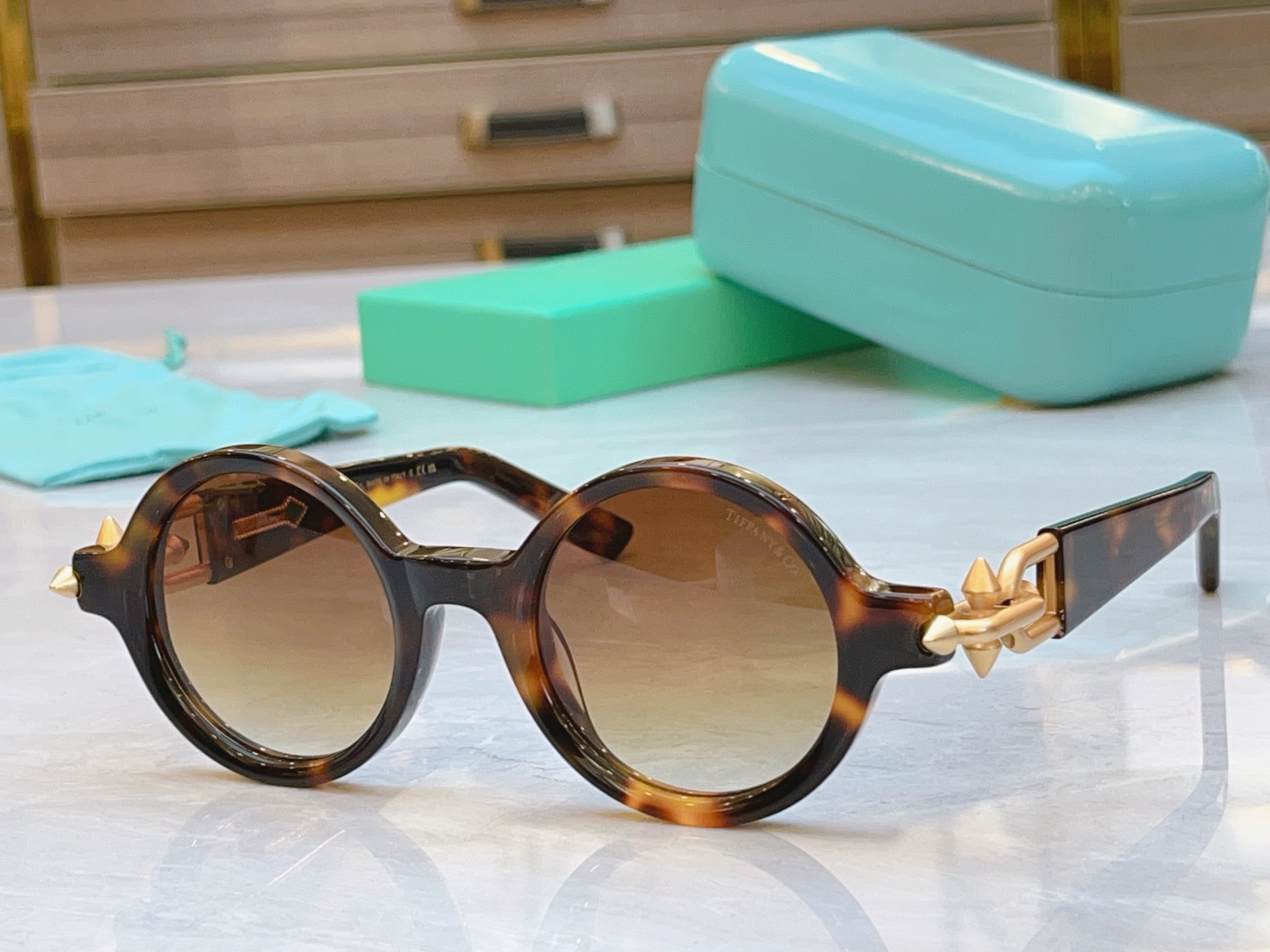 ，【Tiffany & Co.】蒂芙*尼新款太阳镜，Mod：TF5031，Size：46口22-138