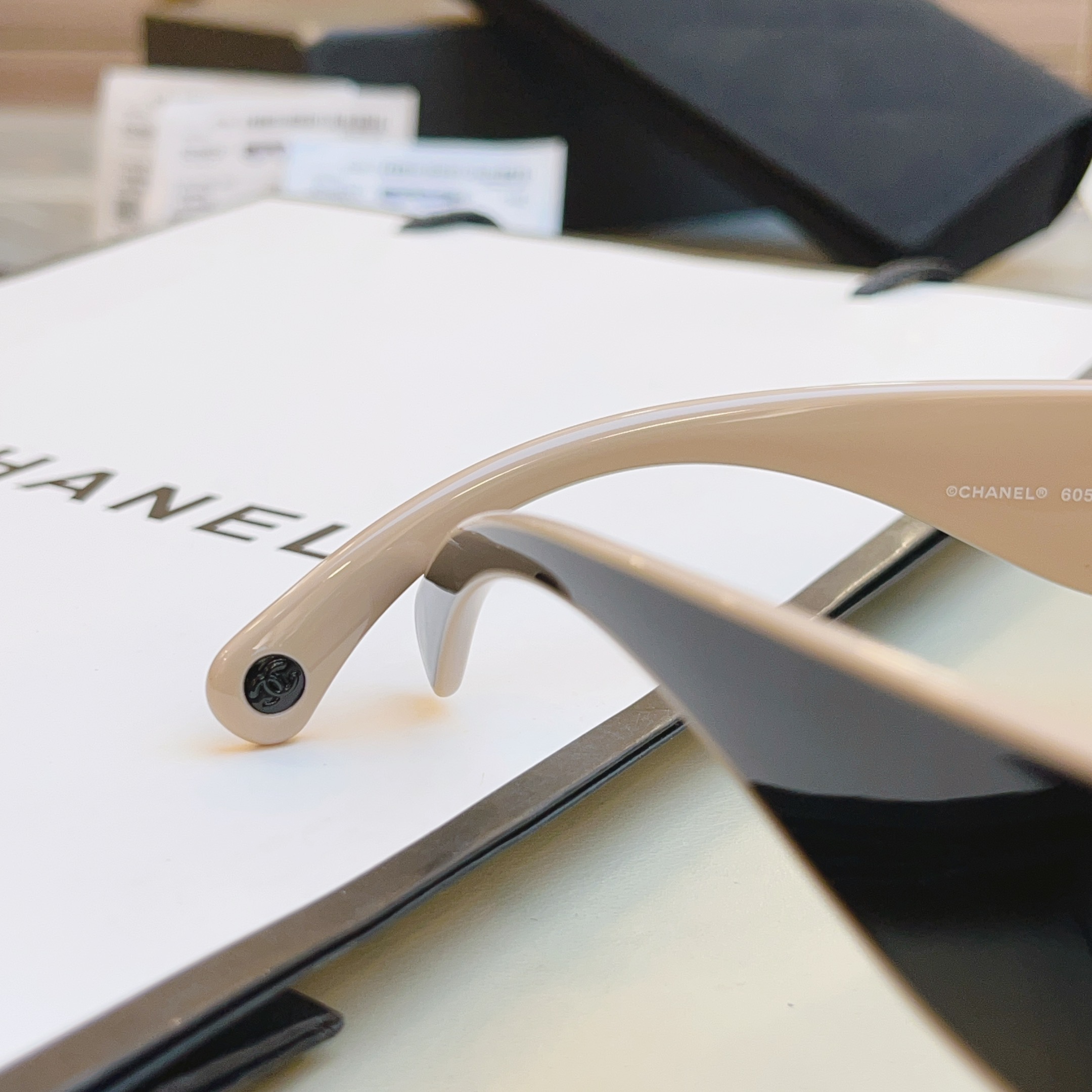 ，高质量版本，【CHANE*】香奈*儿新款太阳镜🕶️，MODEL：CH6057，SIZE：140