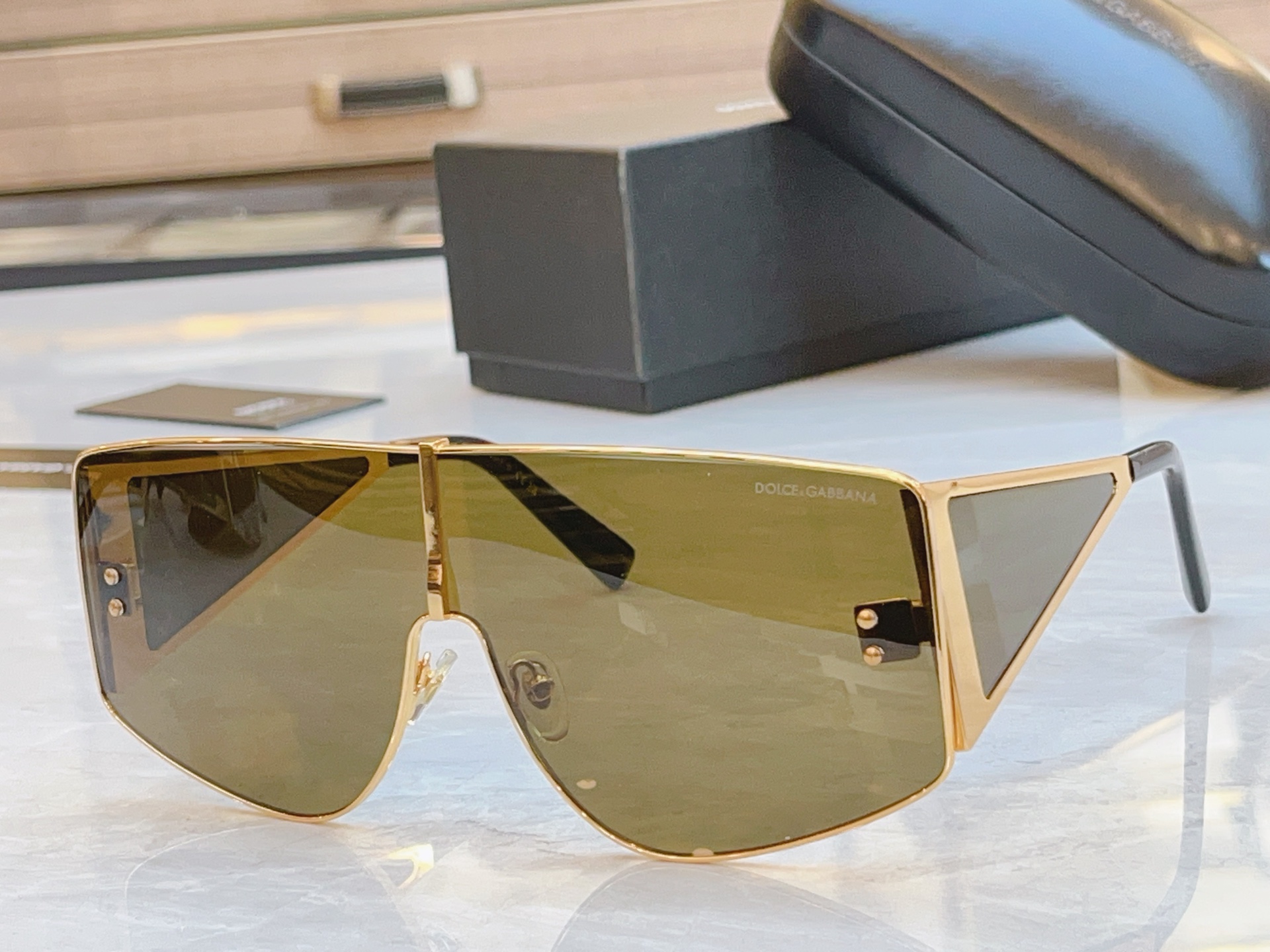 ，【DOLCE & GABBAN*】D*G新款太阳镜，MODEL：DG4356，SIZE：22口12-1