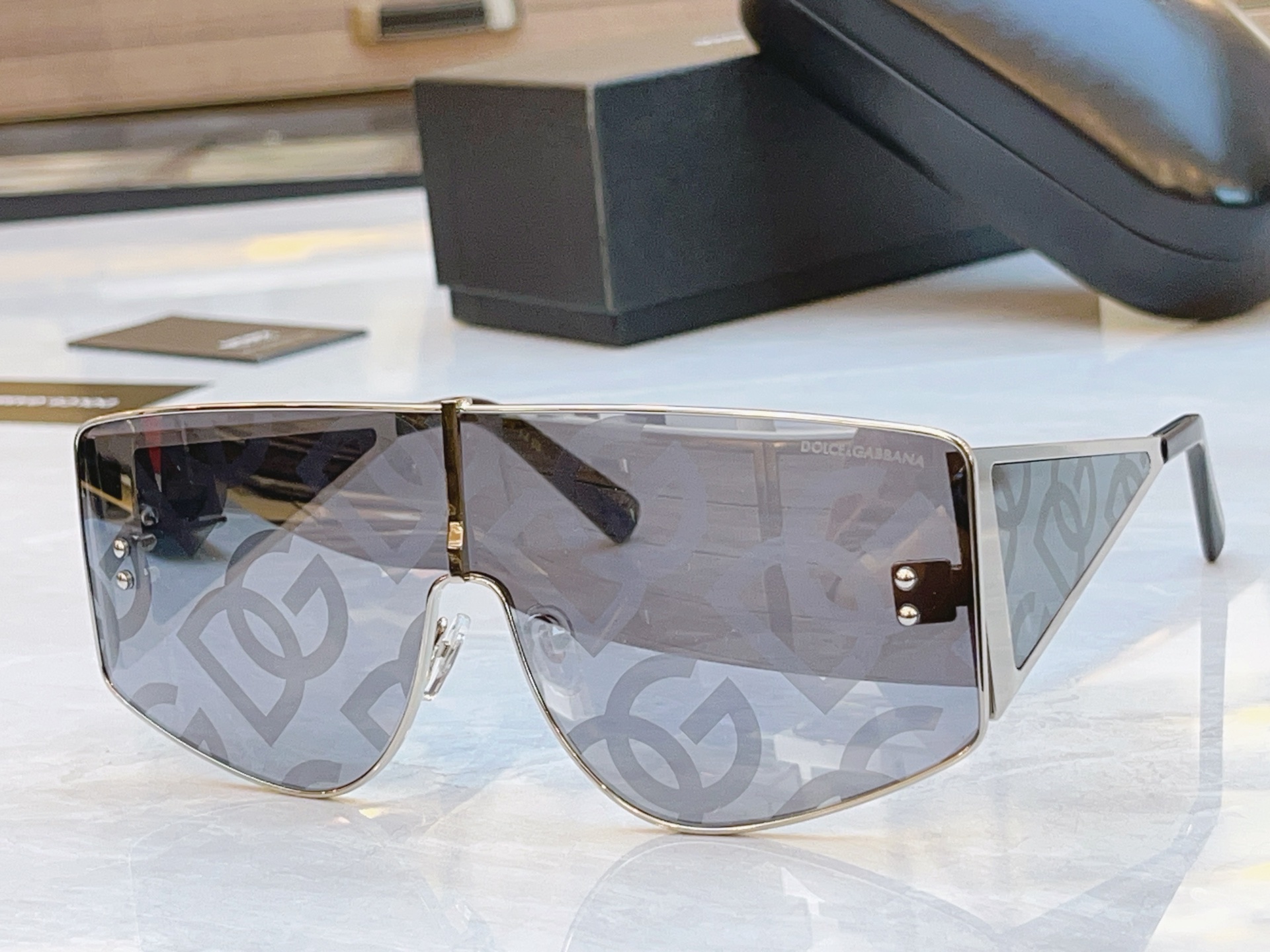 ，【DOLCE & GABBAN*】D*G新款太阳镜，MODEL：DG4356，SIZE：22口12-1