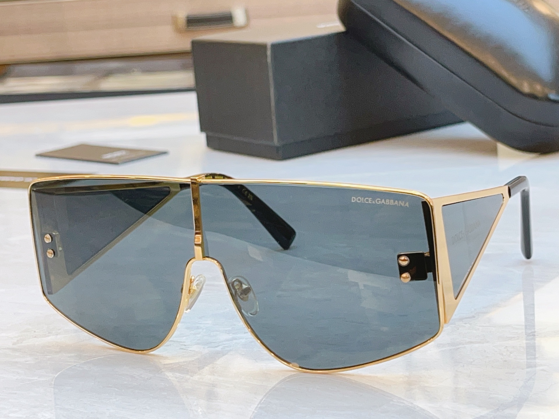 ，【DOLCE & GABBAN*】D*G新款太阳镜，MODEL：DG4356，SIZE：22口12-1