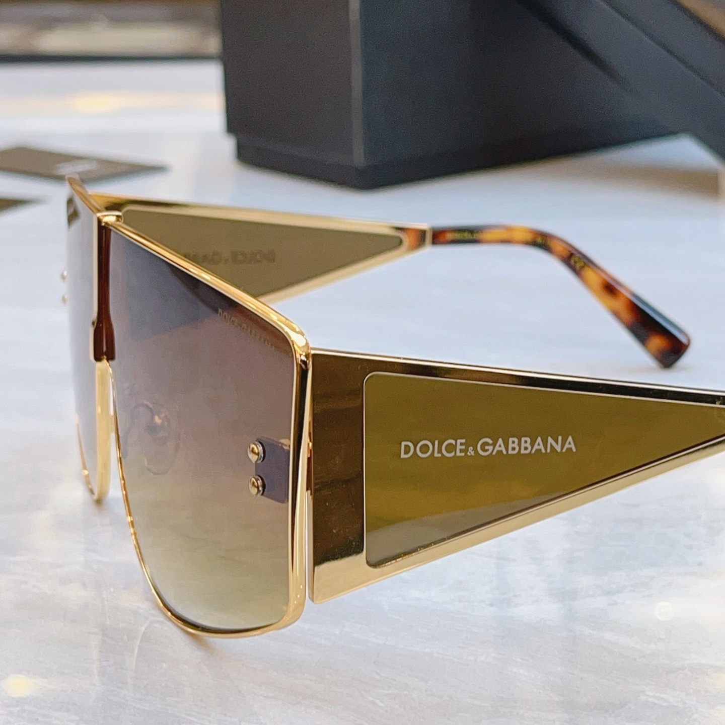，【DOLCE & GABBAN*】D*G新款太阳镜，MODEL：DG4356，SIZE：22口12-1