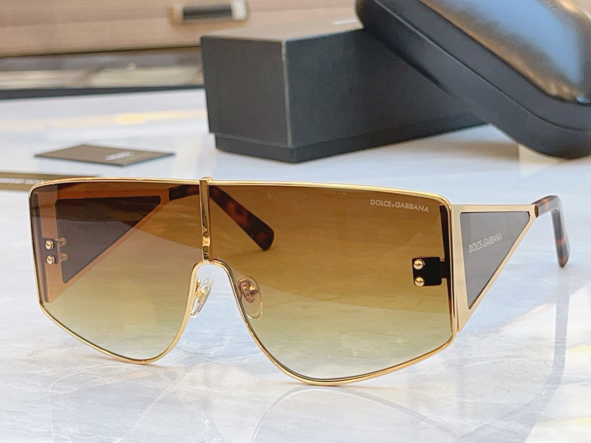 ，【DOLCE & GABBAN*】D*G新款太阳镜，MODEL：DG4356，SIZE：22口12-1