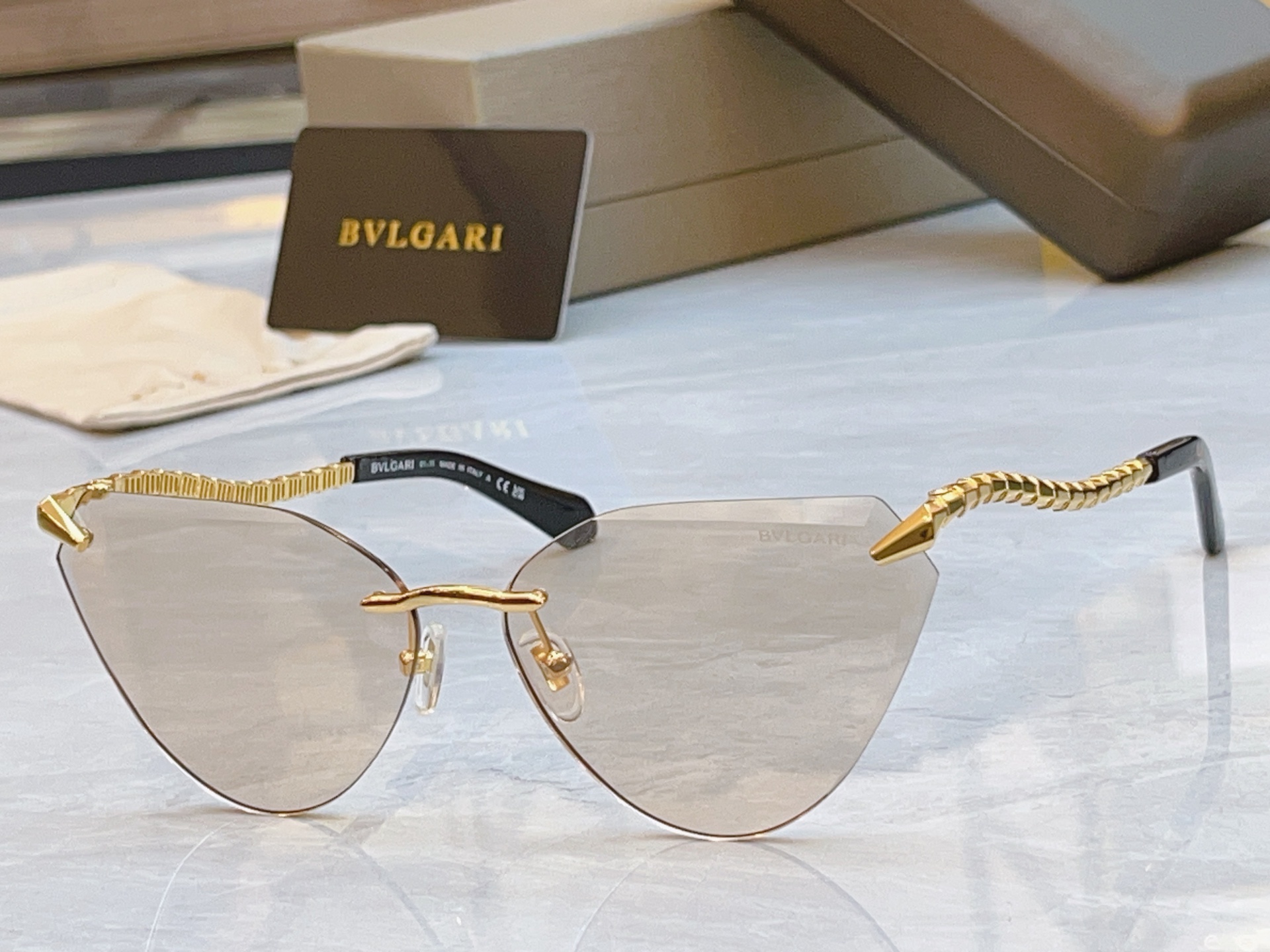 ，【BVLGA*】宝格*丽新款太阳镜，
MODEL：BV U，SIZE：65口13-140