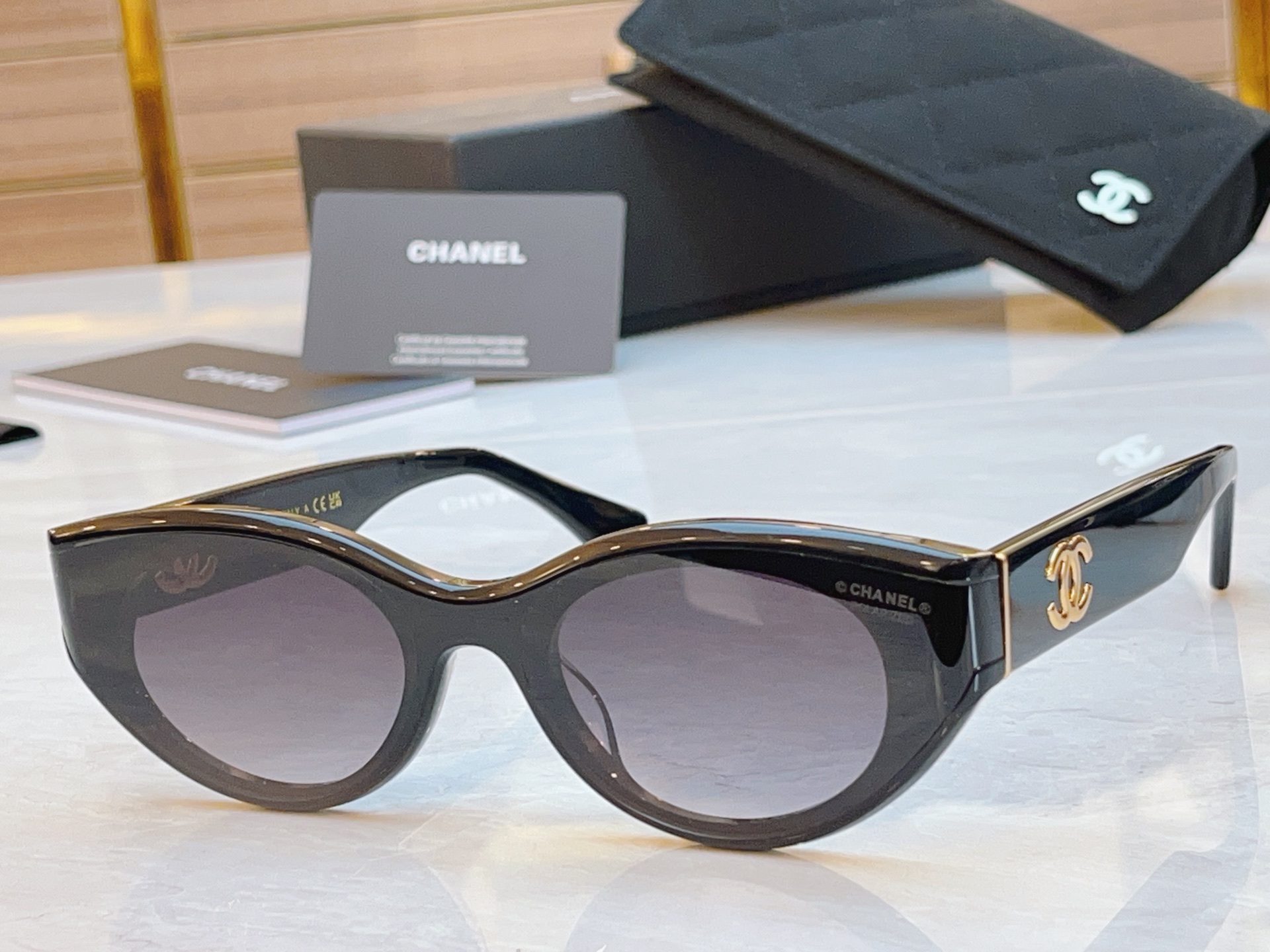 ，【CHANE*】香奈*儿新款太阳镜，MODEL：CH1584LQ，SIZE：51口24-145