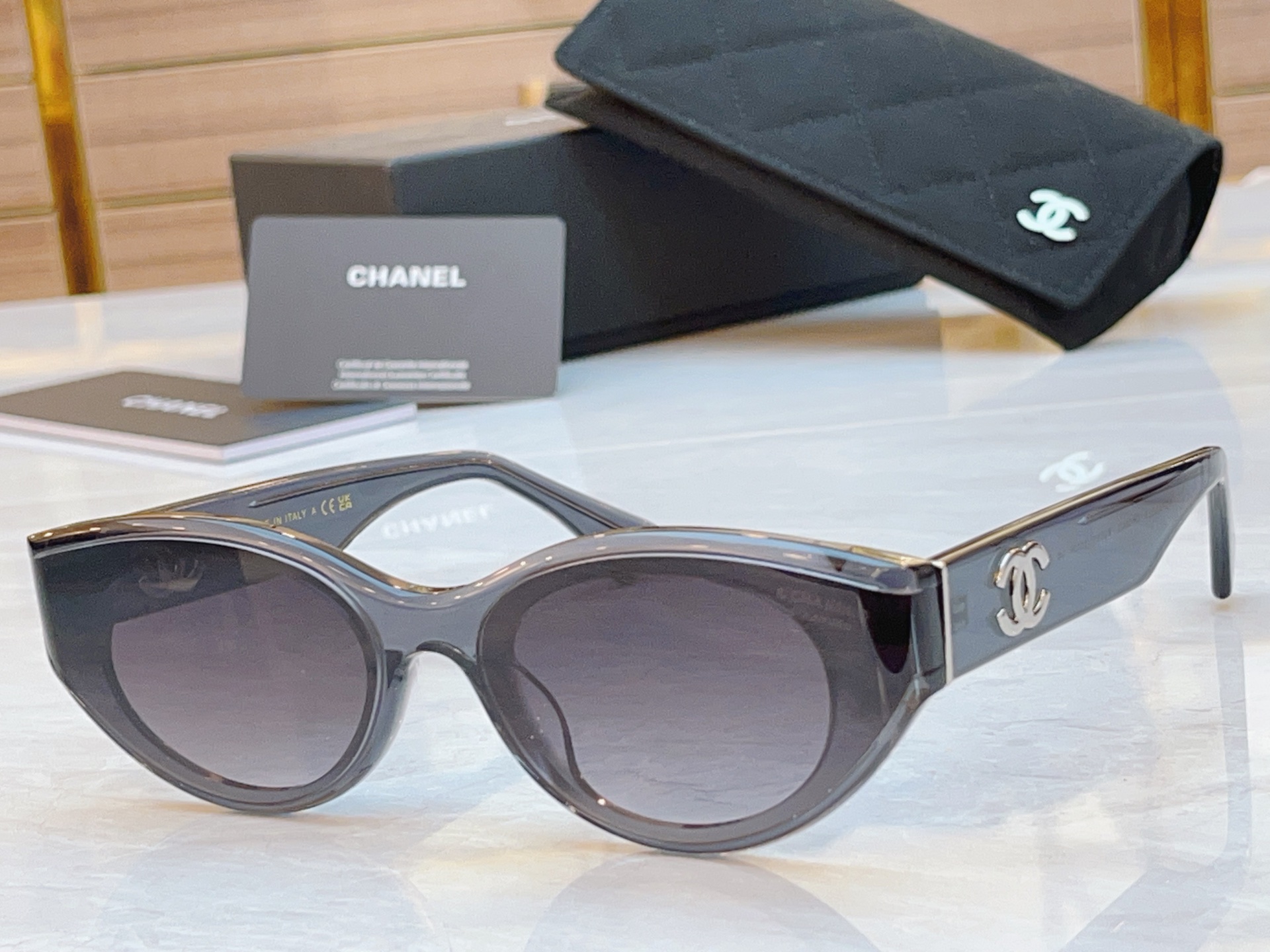 ，【CHANE*】香奈*儿新款太阳镜，MODEL：CH1584LQ，SIZE：51口24-145