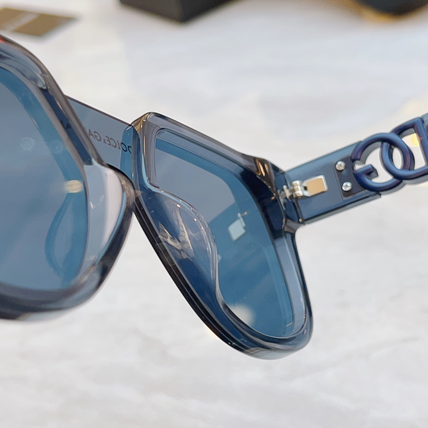 ，【DOLCE & GABBAN*】D*G新款太阳镜，MODEL：DG6693，SIZE：52口20-1