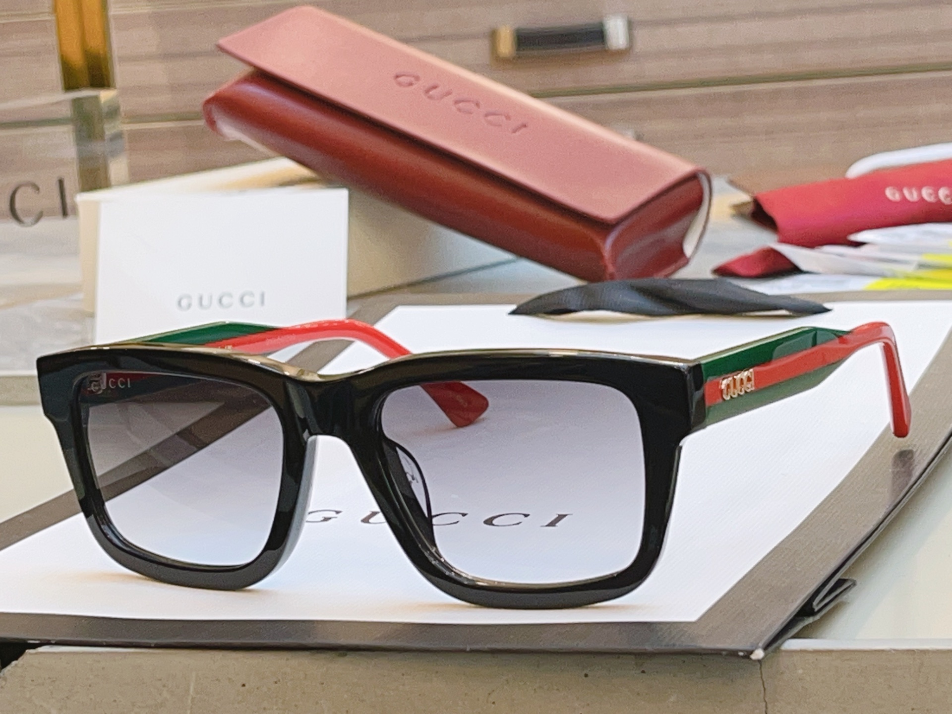 ，【GUCC*】古*驰新款太阳镜，MODEL：GG1869S，SIZE：53口18-145 M