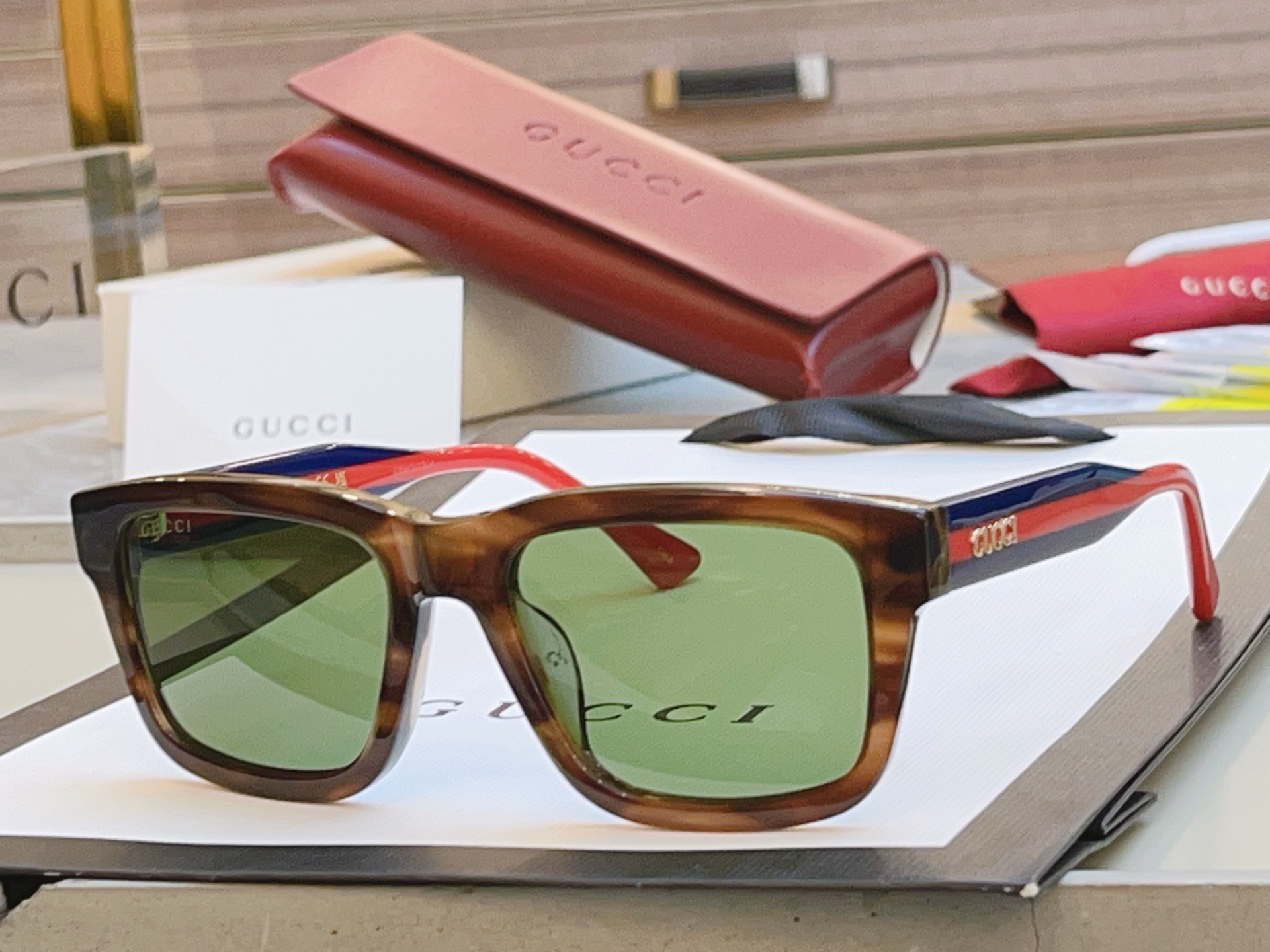 ，【GUCC*】古*驰新款太阳镜，MODEL：GG1869S，SIZE：53口18-145 M