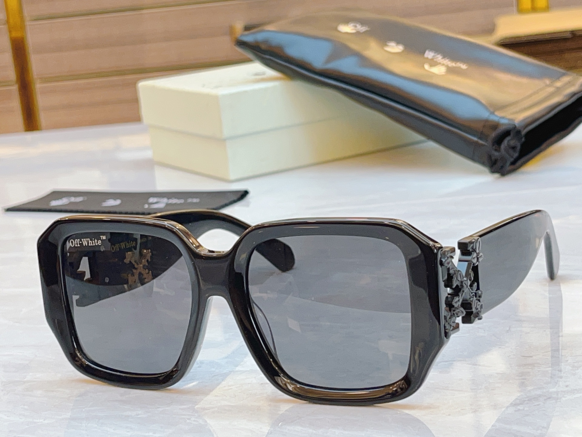 NO:372161,,【OFF WHIT*】New sunglasses, MODEL:RECTANGLE VRAMG,SIZE: 55-odd 19-140 glasses, sunglasses, glasses, off white19860909,【OFF WHIT*】新款太阳镜,MODEL:RECTANGLE VRAMG,SIZE: 55口19-140眼镜墨镜太阳镜,眼镜,off white,glasses