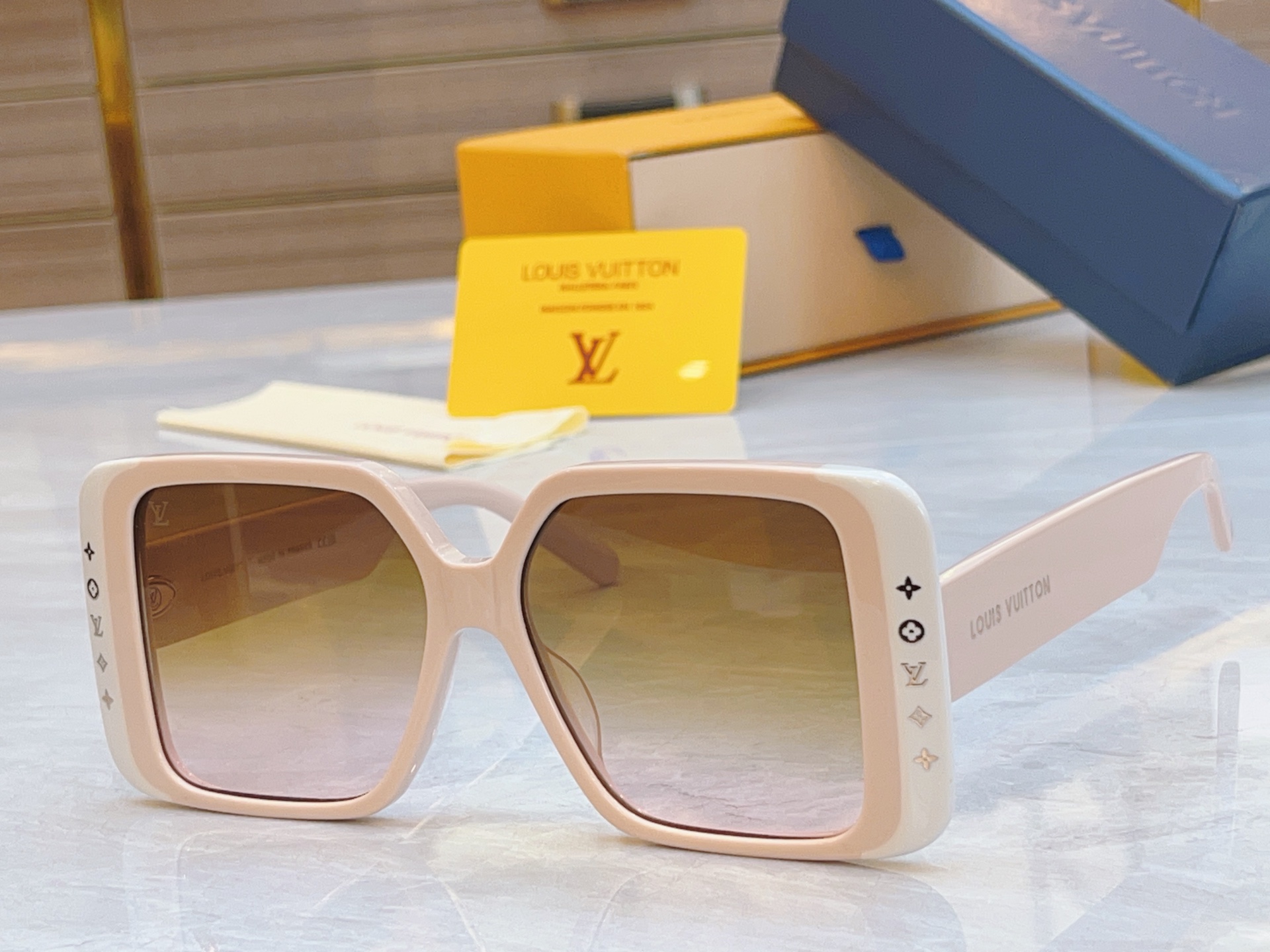 NO:372166,,【LOUIS VUITTO*】Louis Vuitton new sunglasses, MODELZ2095W, SIZE56-port 15-148 glasses sunglasses, glasses, louis vuitton, louis vuitton19860909,【LOUIS VUITTO*】路易*威登新款太阳镜,MODELZ2095W,SIZE56口15-148眼镜墨镜太阳镜,眼镜,louis vuitton,louis vuitton,glasses
