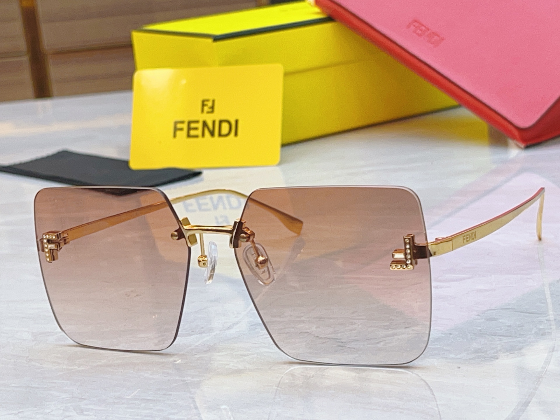 NO:372181,,【FEN*】Fendi new sunglasses, MODELFE4082US, SIZE95-mouth 15-glasses sunglasses, glasses, fendi19860909,【FEN*】芬*迪新款太阳镜, MODELFE4082US,SIZE95口15-眼镜墨镜太阳镜,眼镜,fendi,glasses