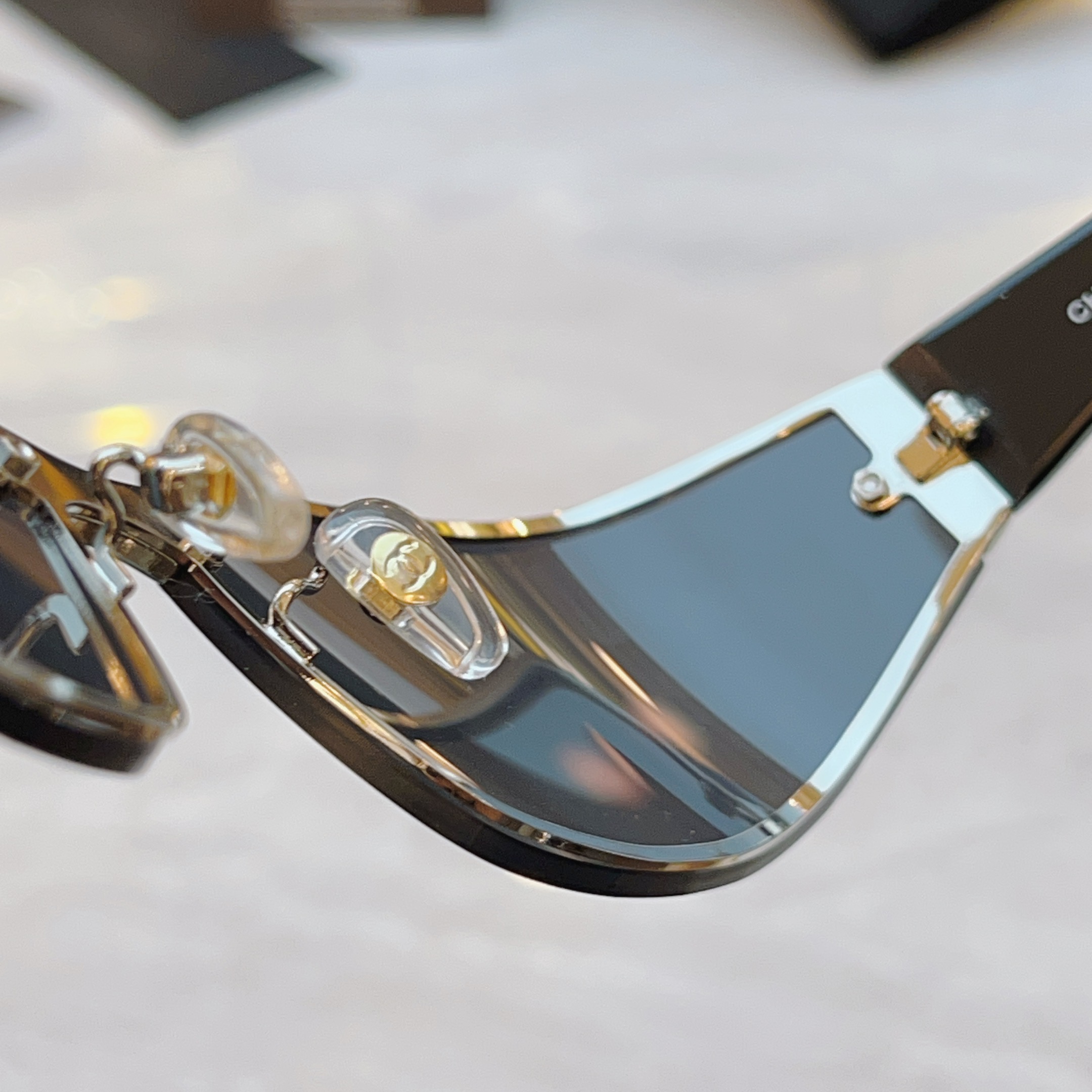 ，【CHAN*】香奈*儿新款太阳镜，
MODEL：CH7123S，SIZE：64口13-135