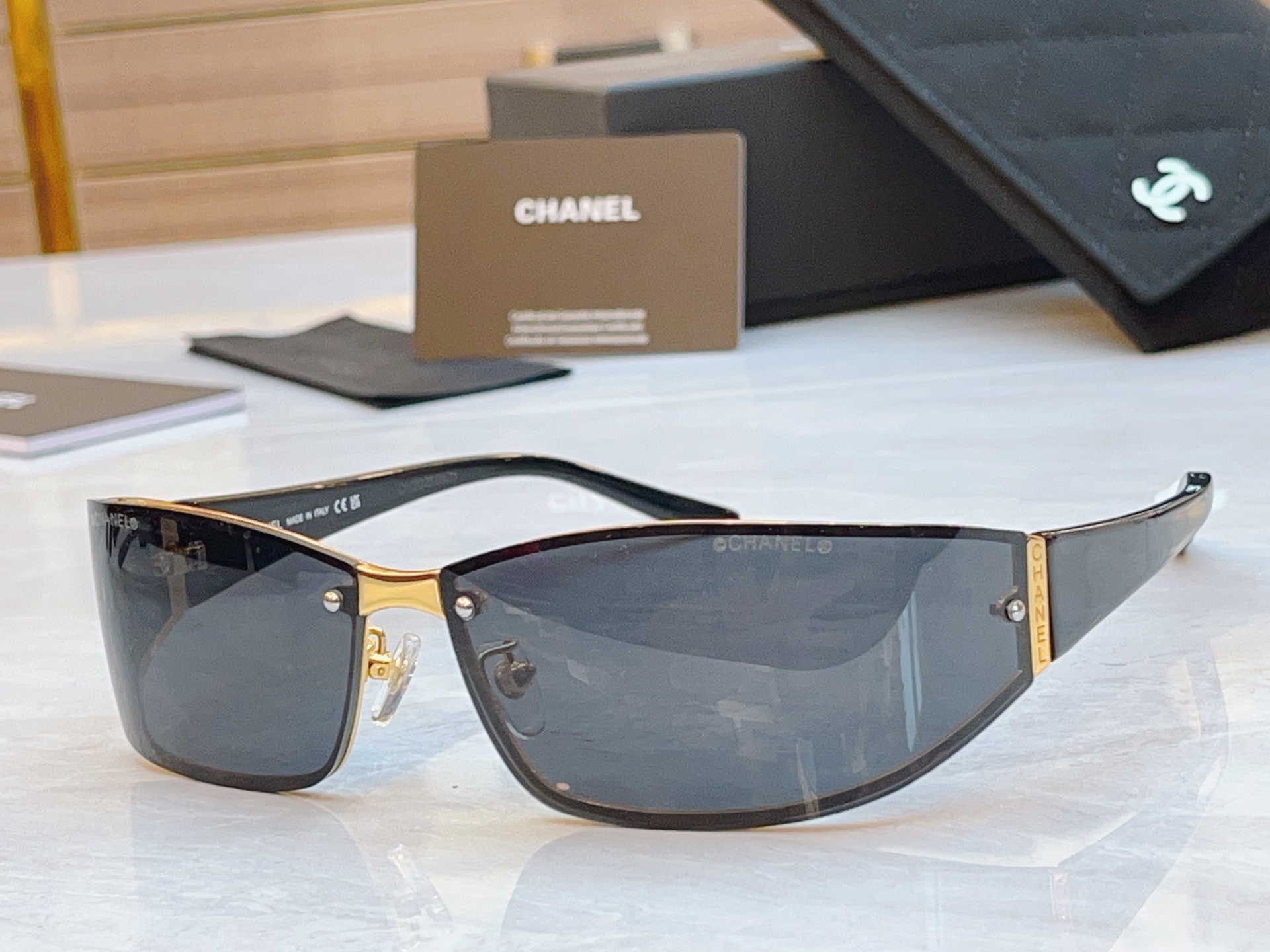 ，【CHAN*】香奈*儿新款太阳镜，
MODEL：CH7123S，SIZE：64口13-135